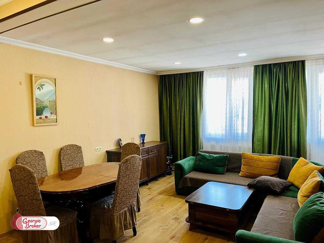 продается квартира с новым ремонтом 4-комнаты