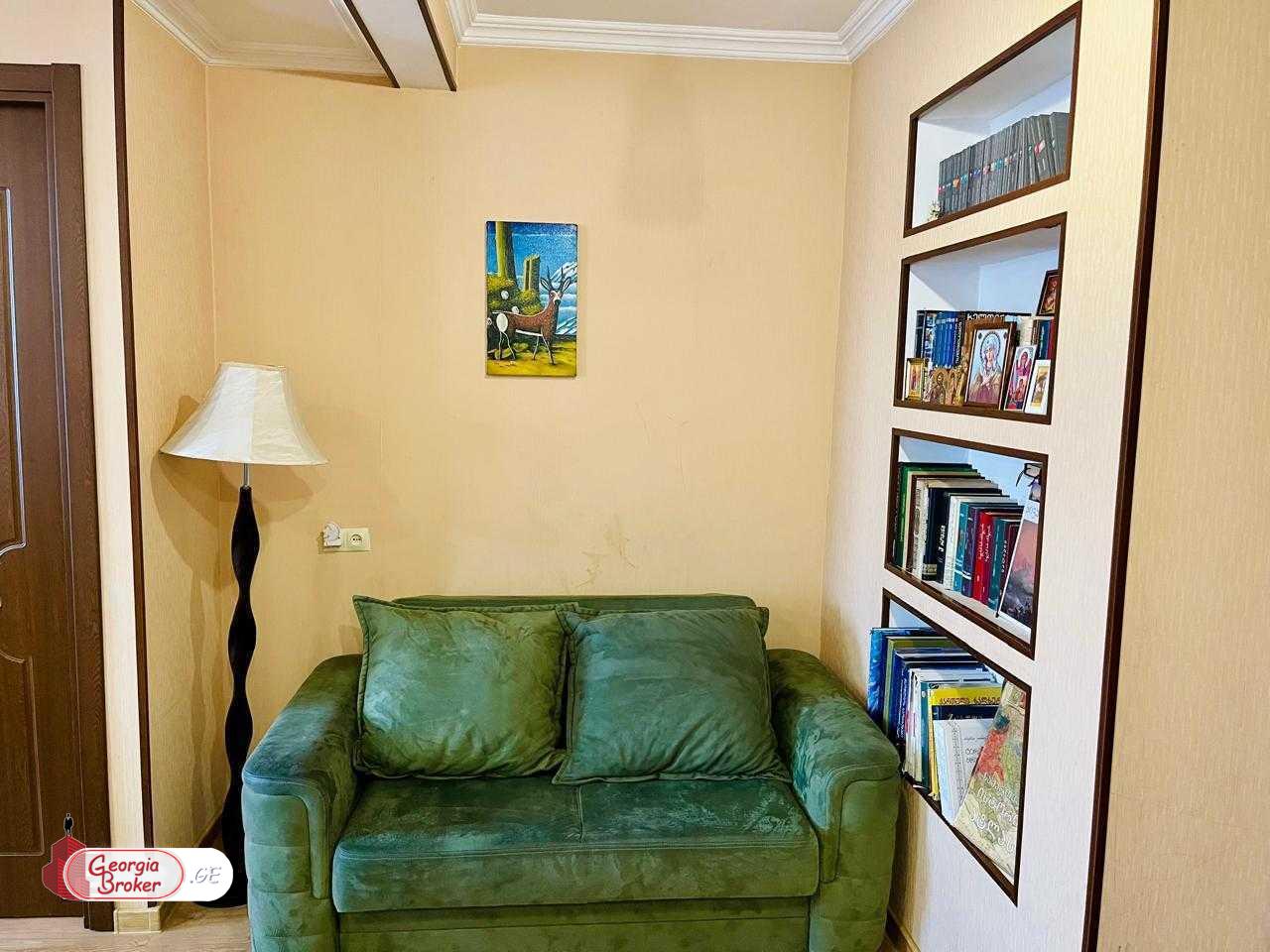 продается квартира с новым ремонтом 4-комнаты