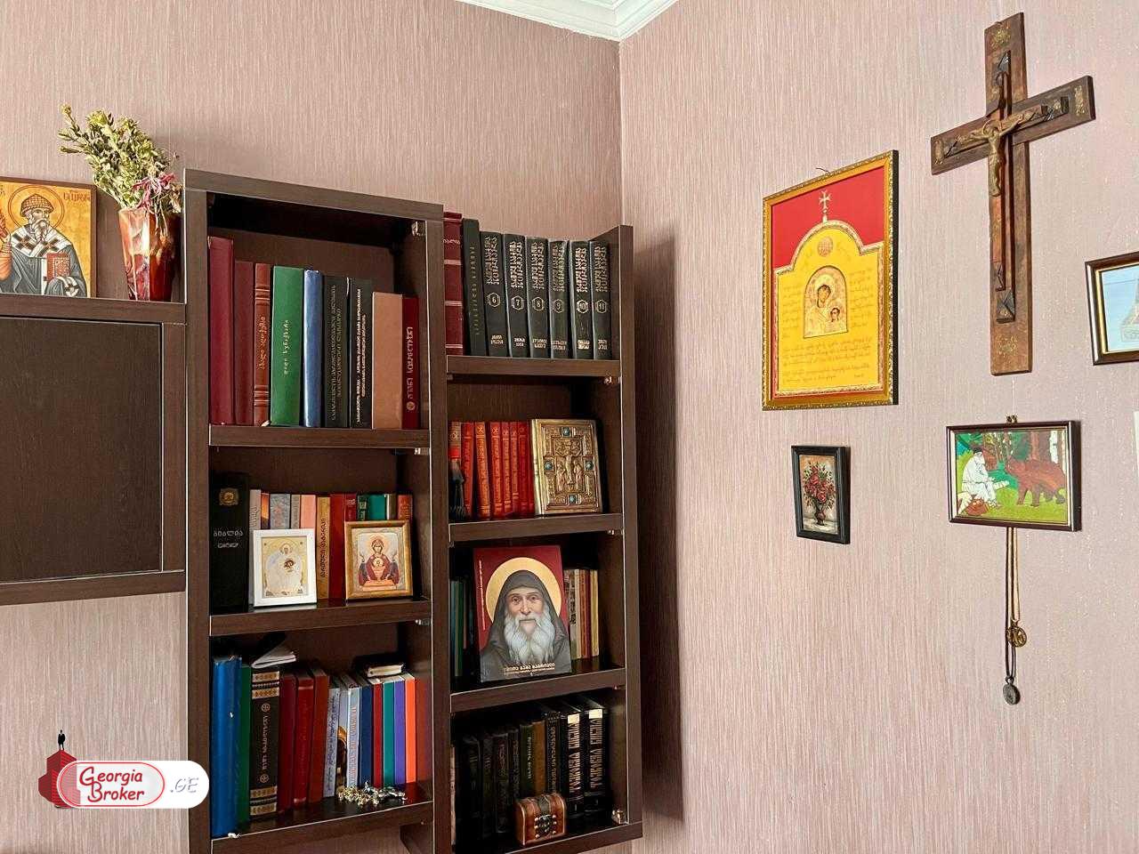 продается квартира с новым ремонтом 4-комнаты