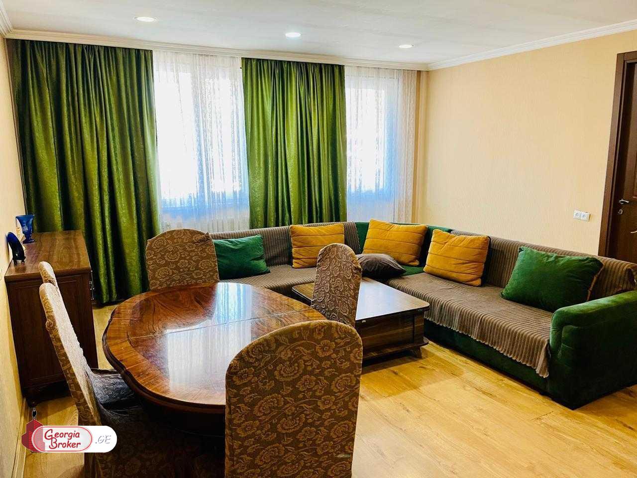 продается квартира с новым ремонтом 4-комнаты