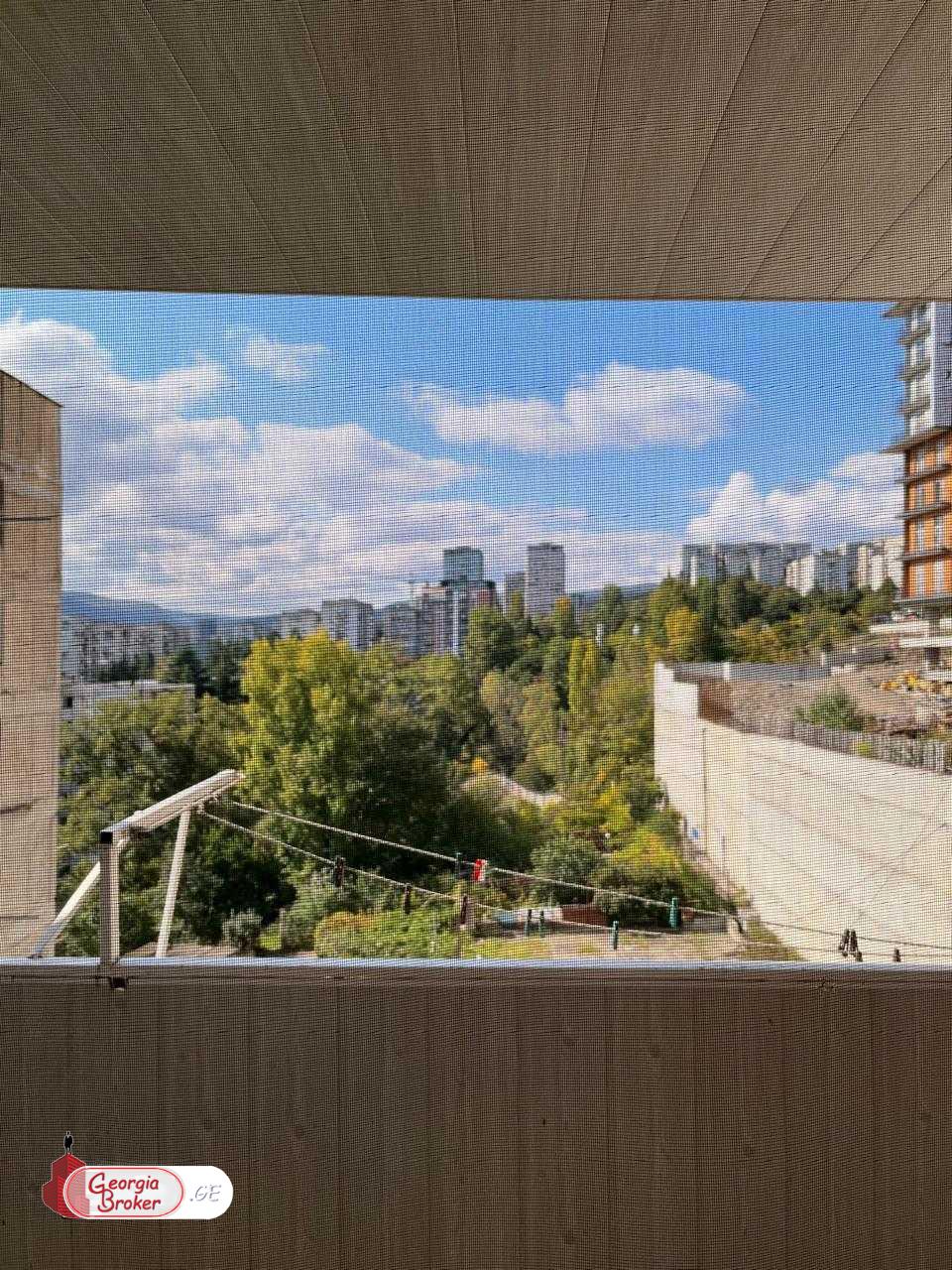 продается квартира с новым ремонтом 4-комнаты