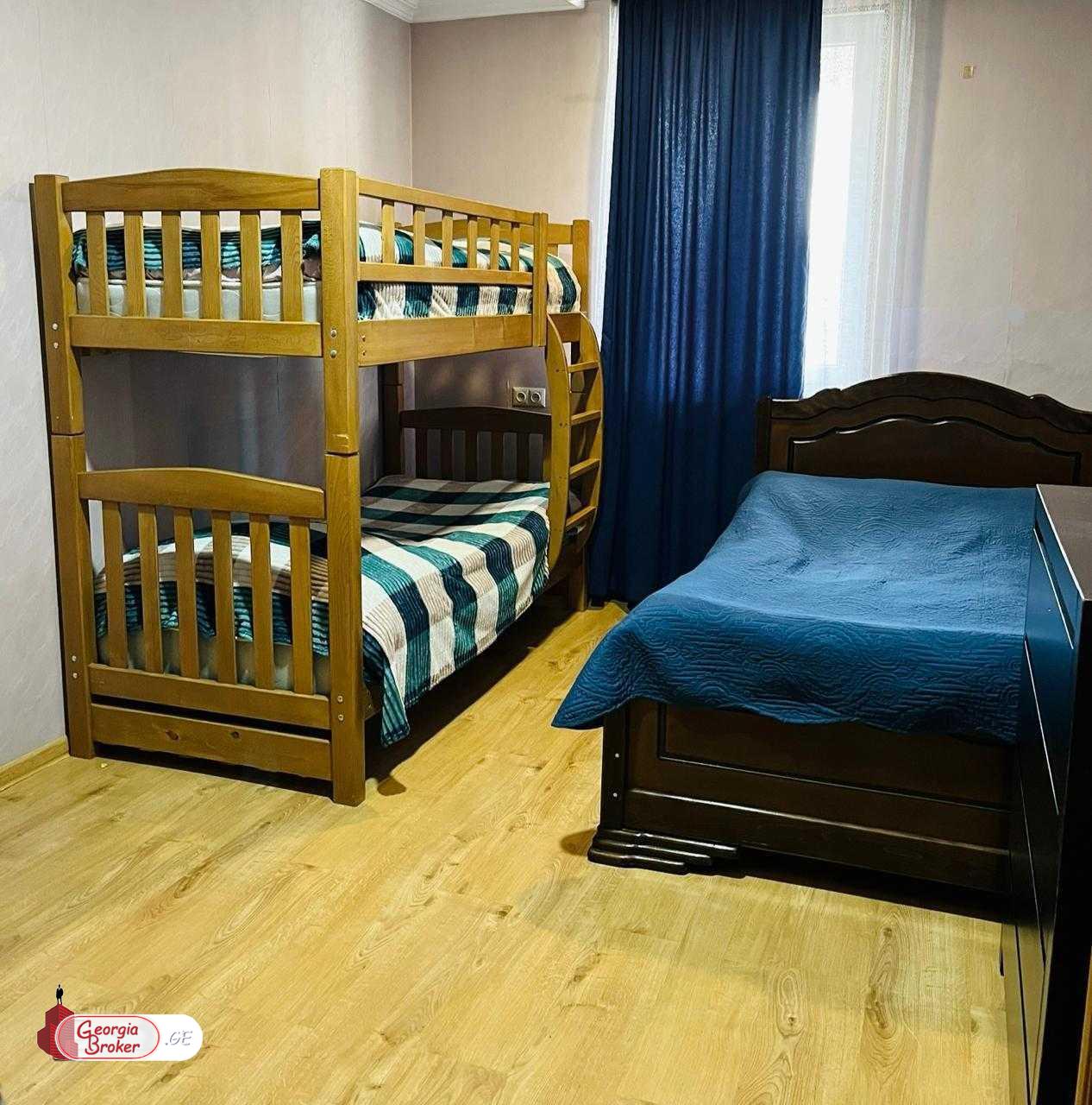 продается квартира с новым ремонтом 4-комнаты