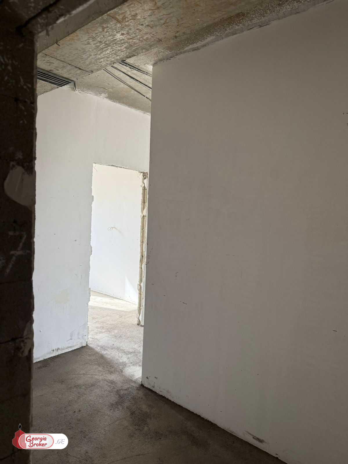 nearly repaired 2-room apartment for sale