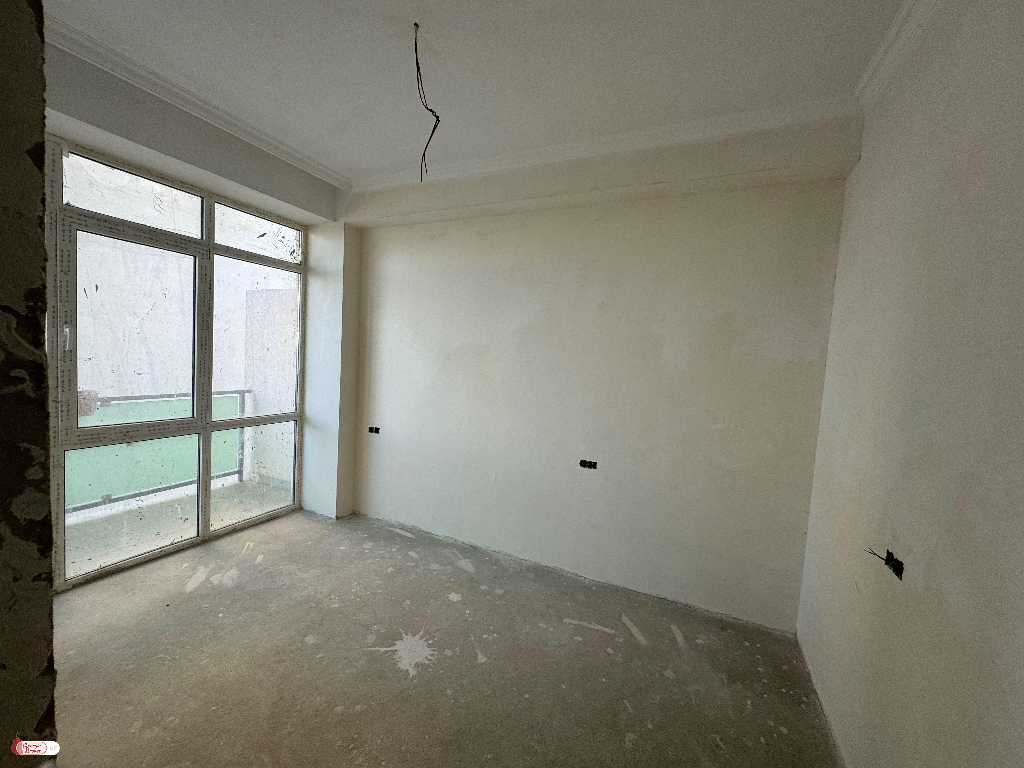 продается квартира с новым ремонтом 4-комнаты