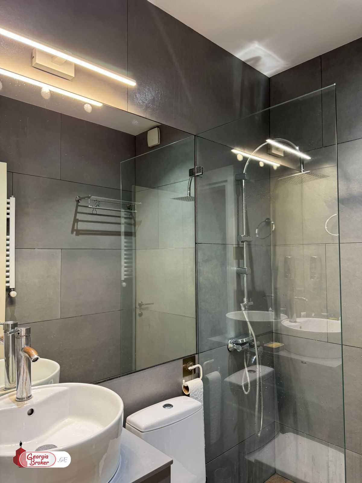 продается квартира с новым ремонтом 7-комнат