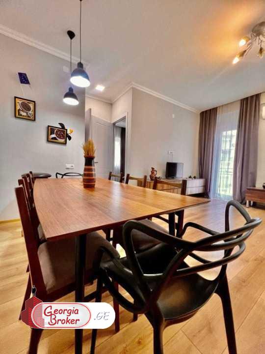 продается квартира с новым ремонтом 3-комнаты