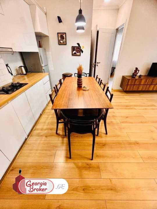 продается квартира с новым ремонтом 3-комнаты