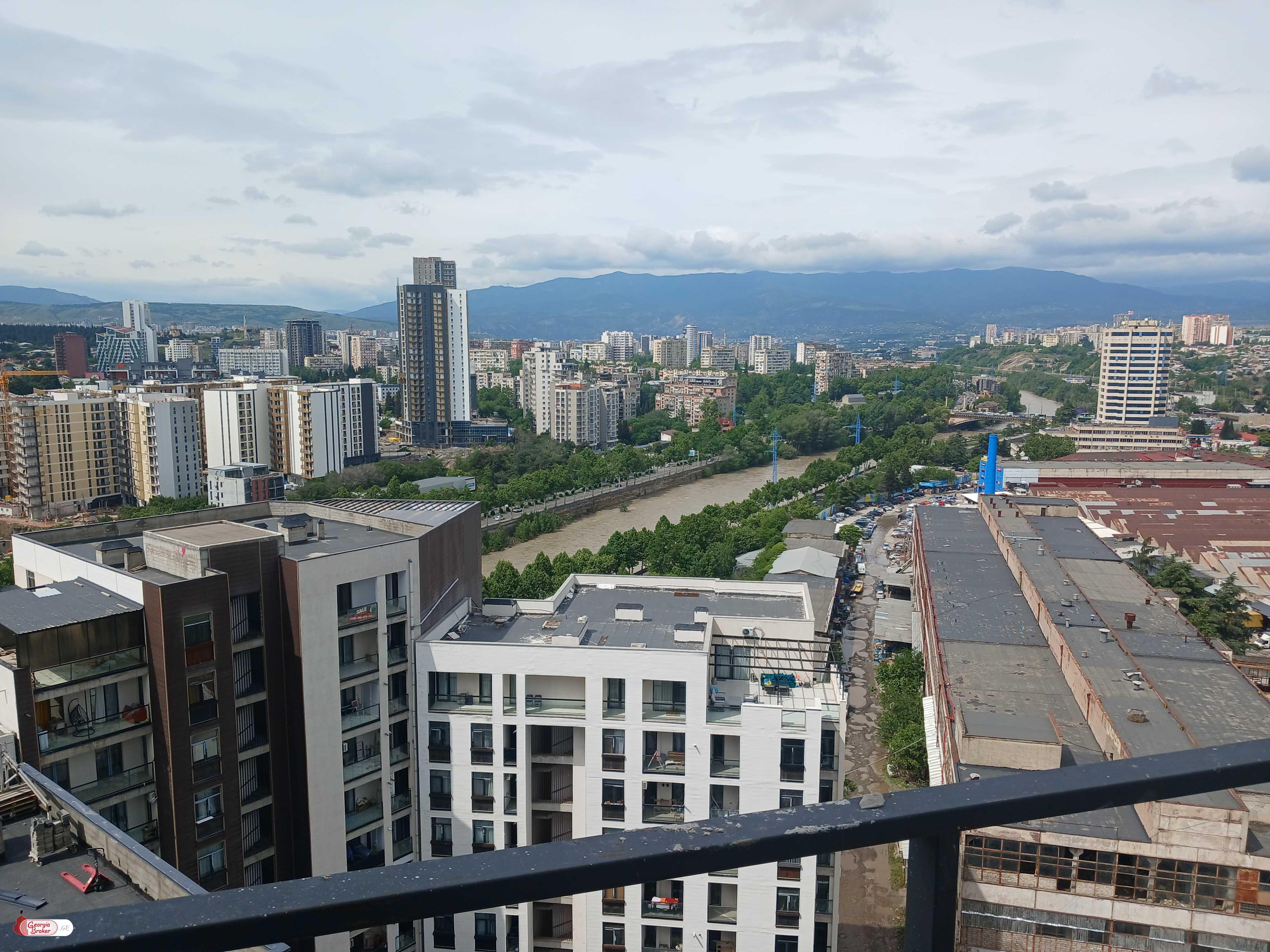 продается квартира с новым ремонтом 3-комнаты