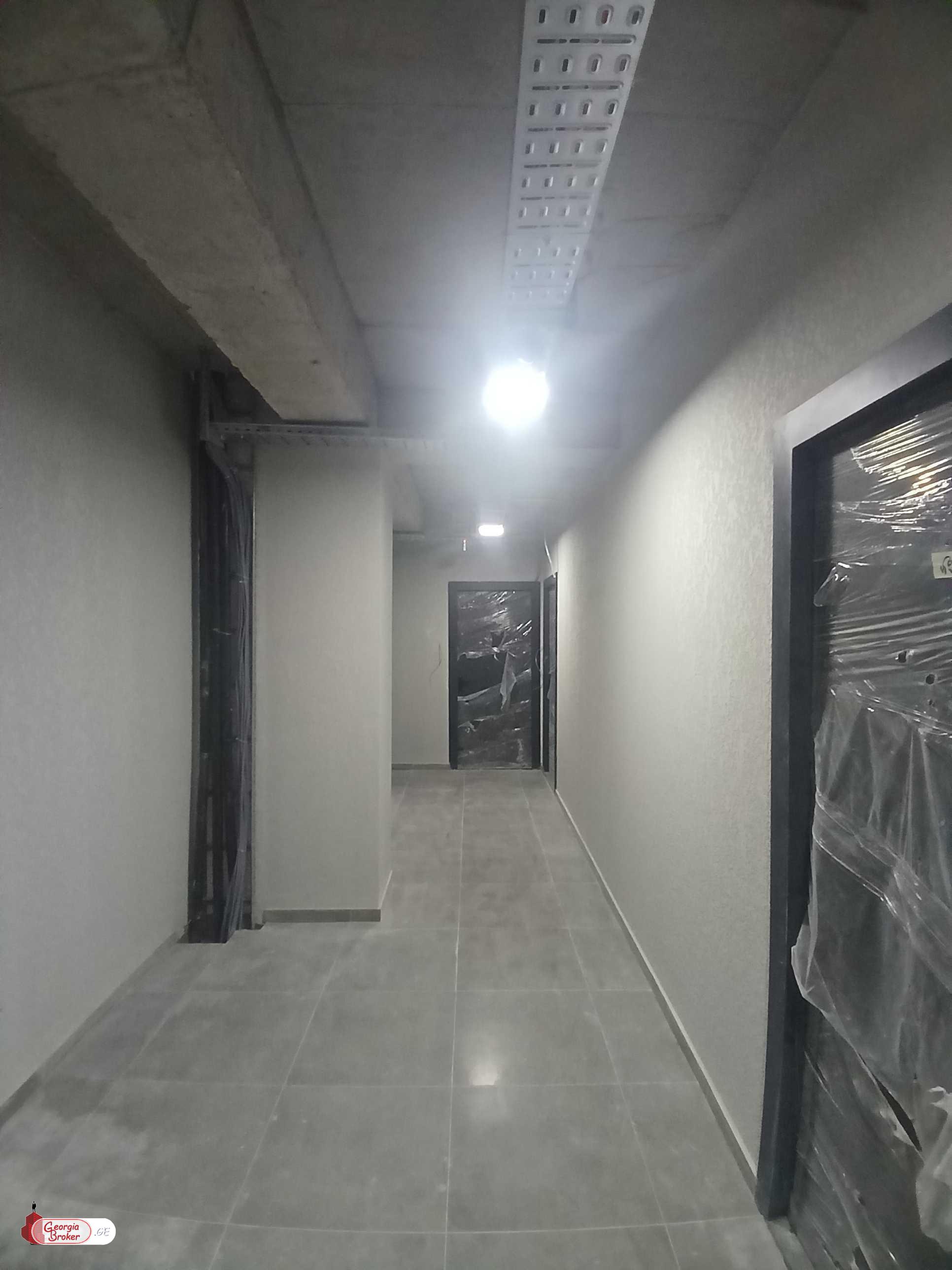 продается квартира с новым ремонтом 3-комнаты