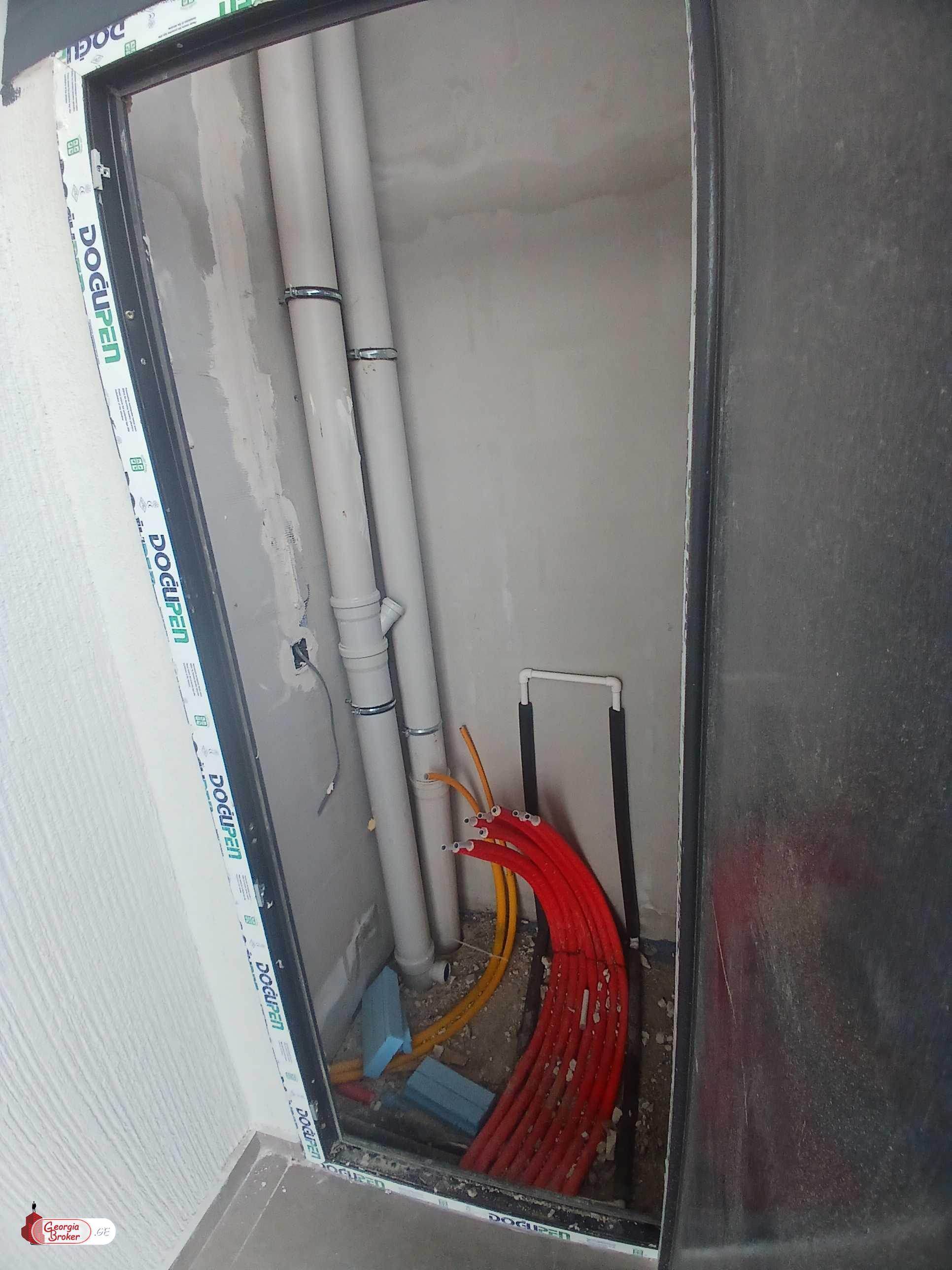 продается квартира с новым ремонтом 3-комнаты