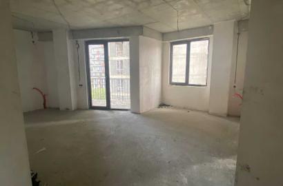 продается квартира с новым ремонтом 3-комнаты