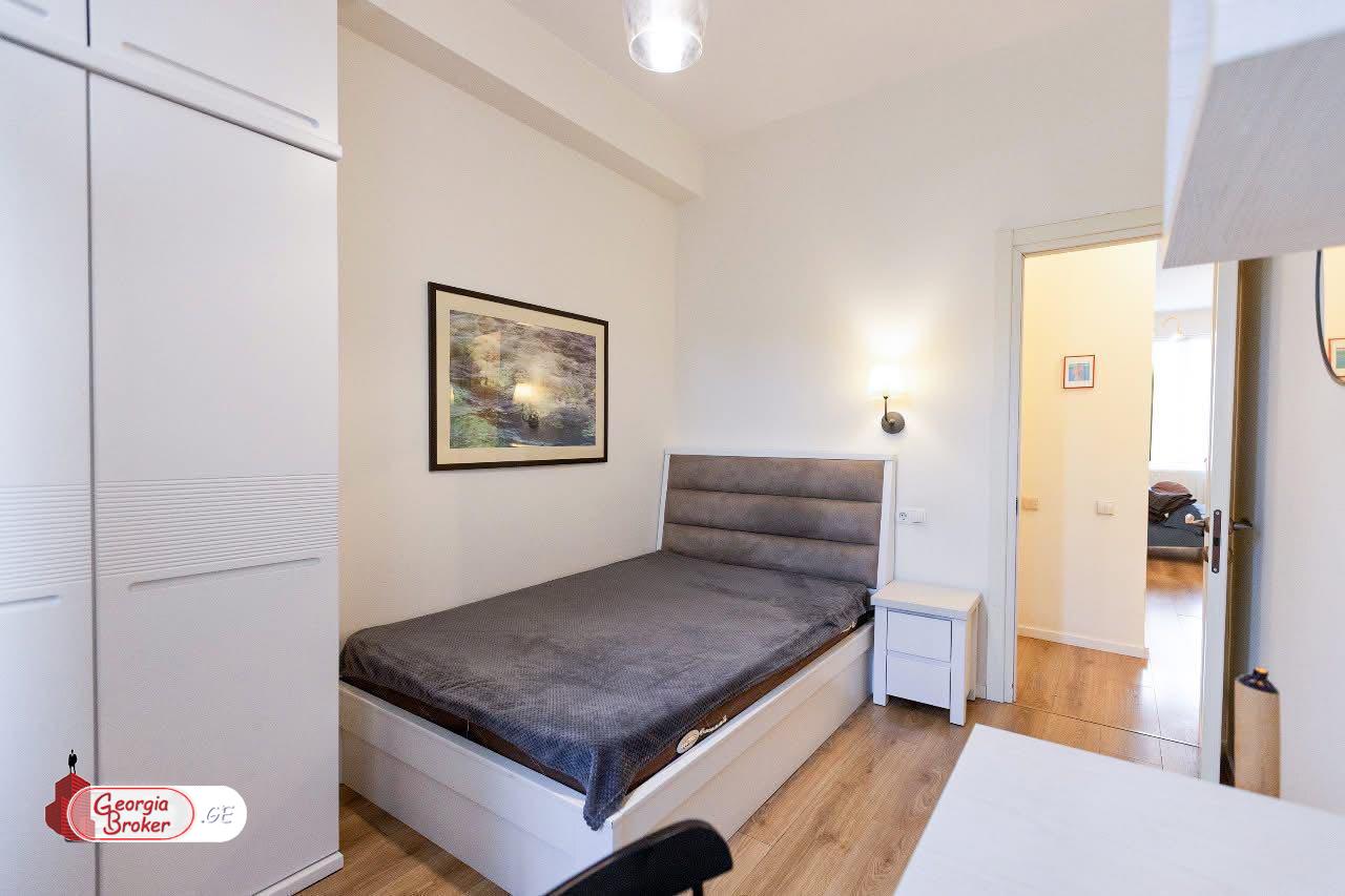 продается квартира с новым ремонтом 3-комнаты