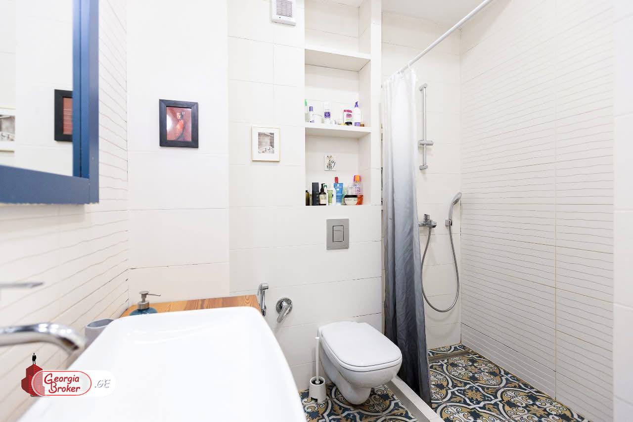 продается квартира с новым ремонтом 3-комнаты