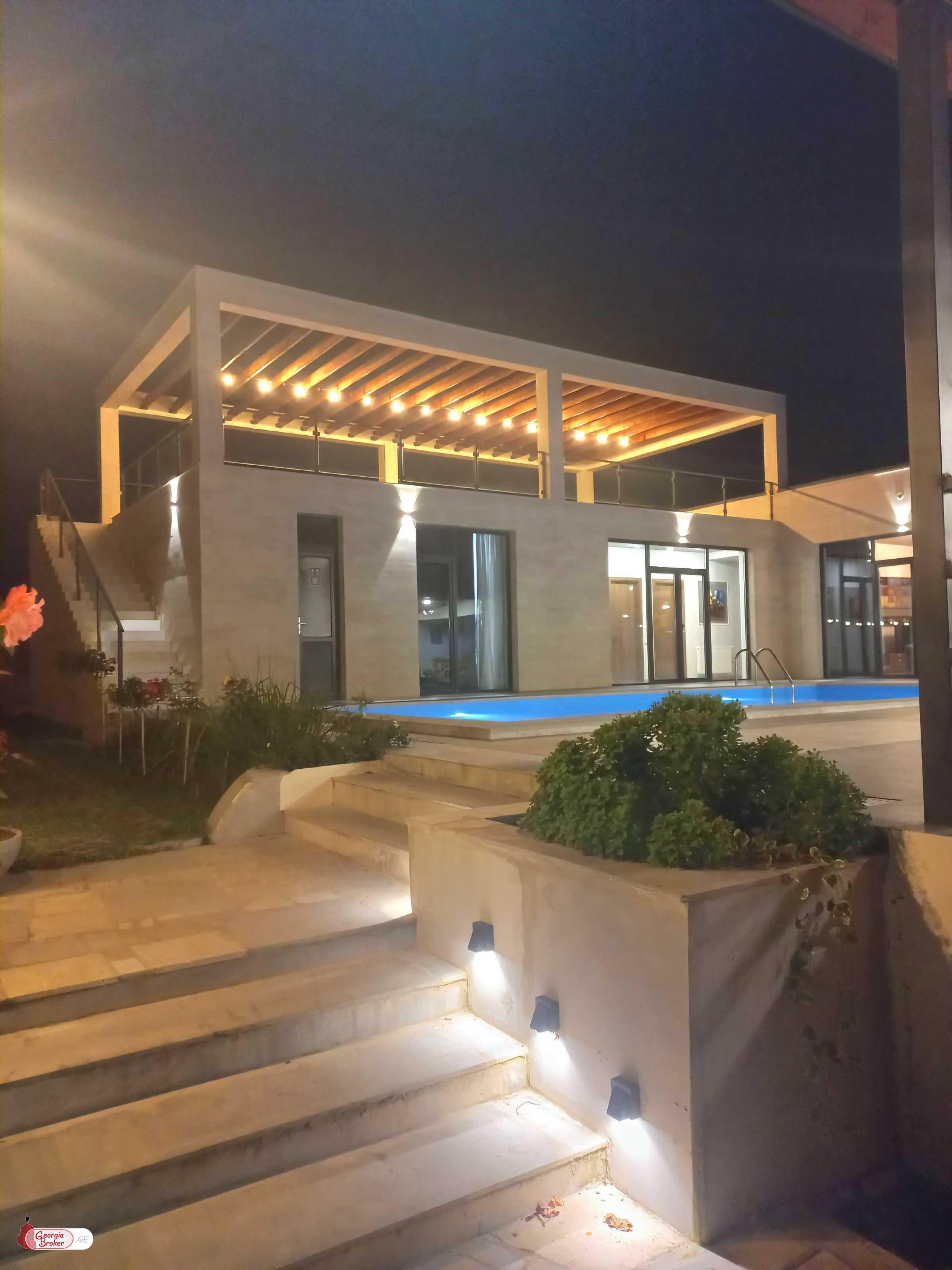 იყიდება ახალი გარემონტებული 5 ოთახიანი სახლი