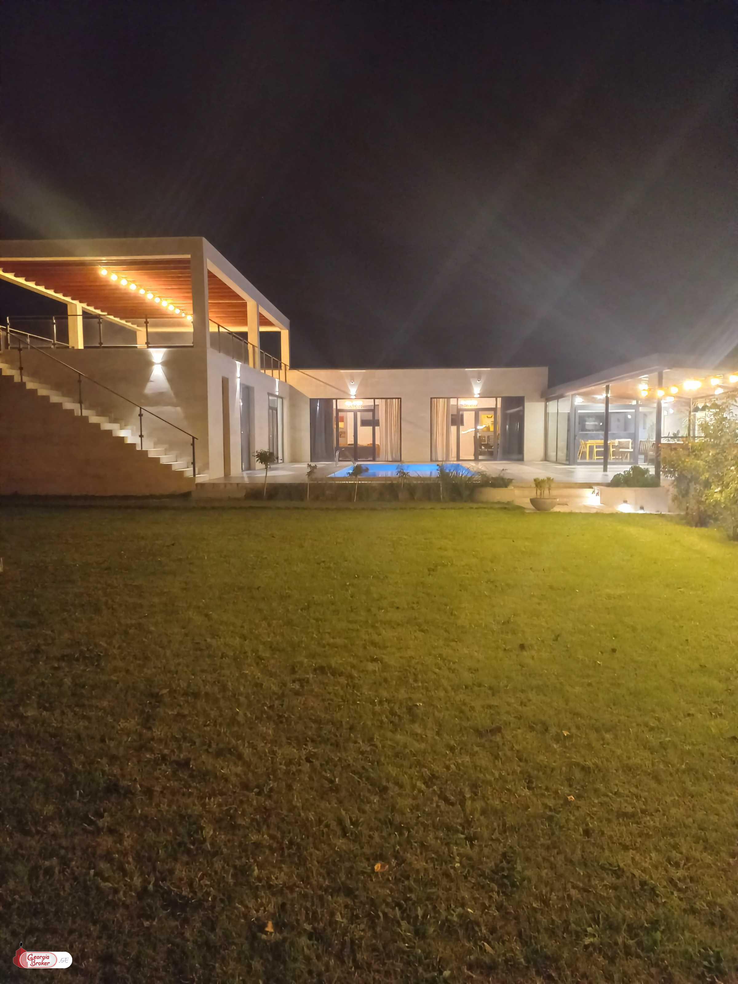 იყიდება ახალი გარემონტებული 5 ოთახიანი სახლი