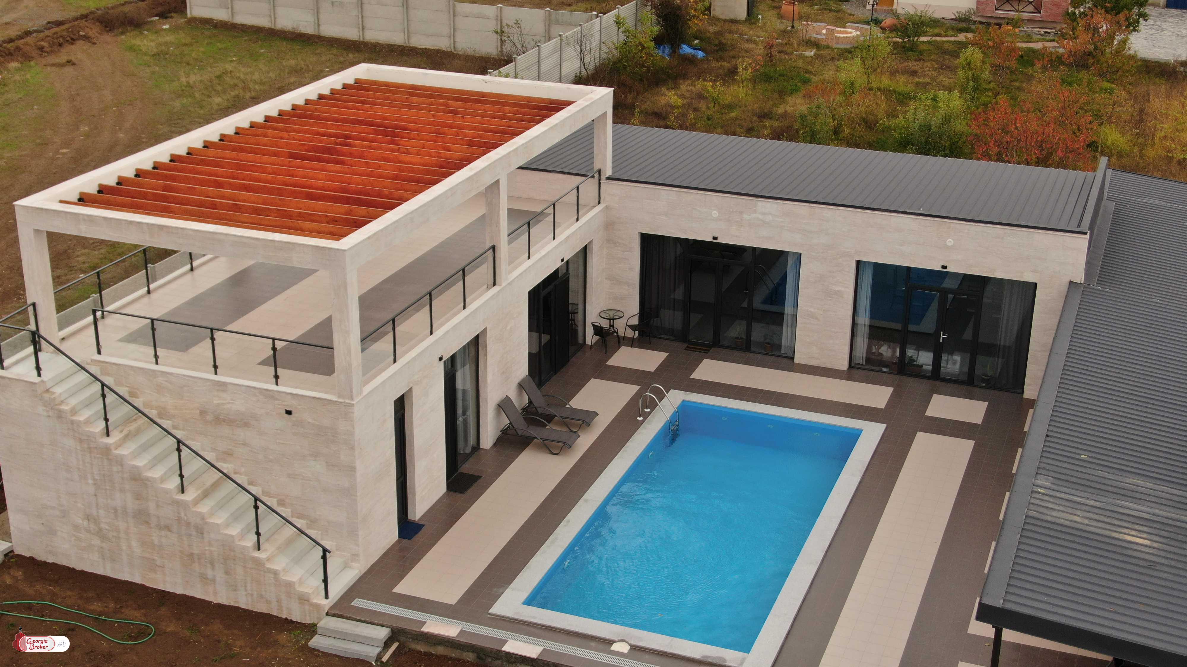 იყიდება ახალი გარემონტებული 5 ოთახიანი სახლი