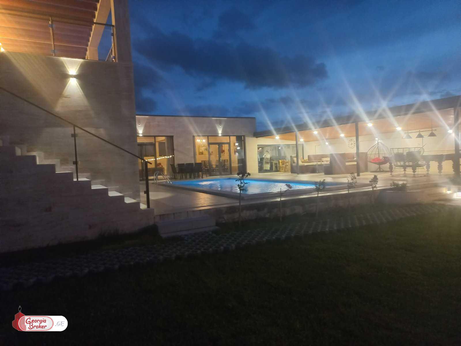 იყიდება ახალი გარემონტებული 5 ოთახიანი სახლი