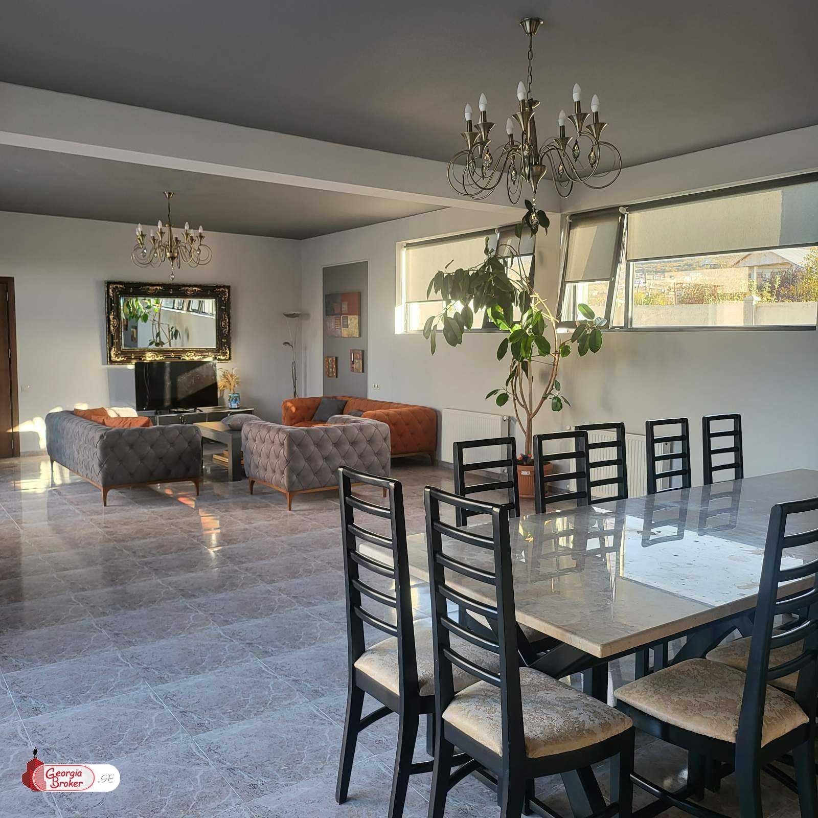 იყიდება ახალი გარემონტებული 5 ოთახიანი სახლი