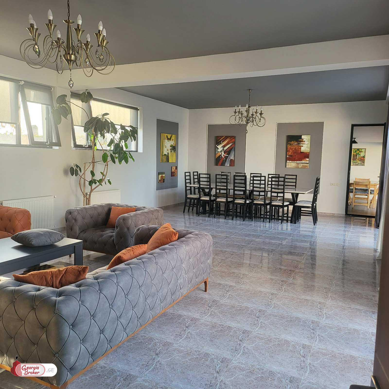 იყიდება ახალი გარემონტებული 5 ოთახიანი სახლი