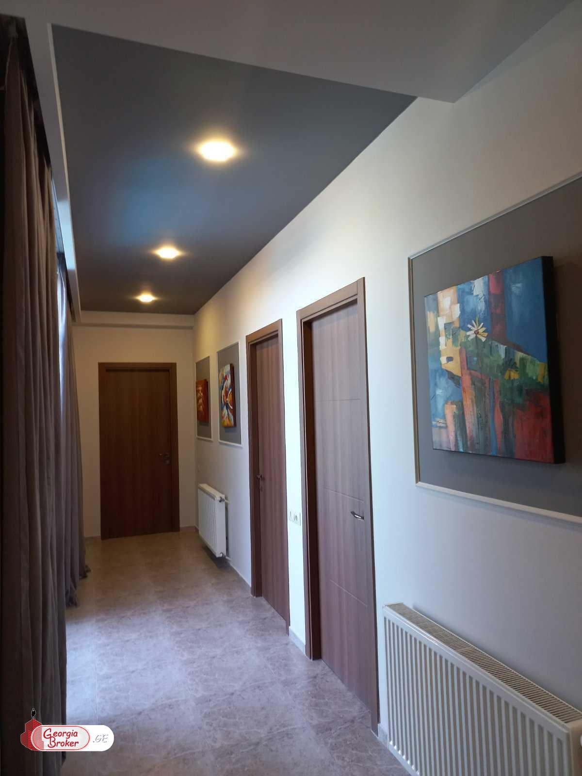 იყიდება ახალი გარემონტებული 5 ოთახიანი სახლი