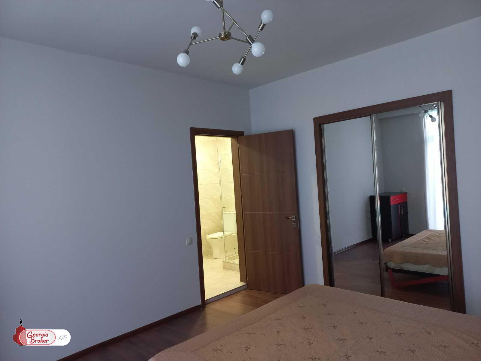 იყიდება ახალი გარემონტებული 5 ოთახიანი სახლი