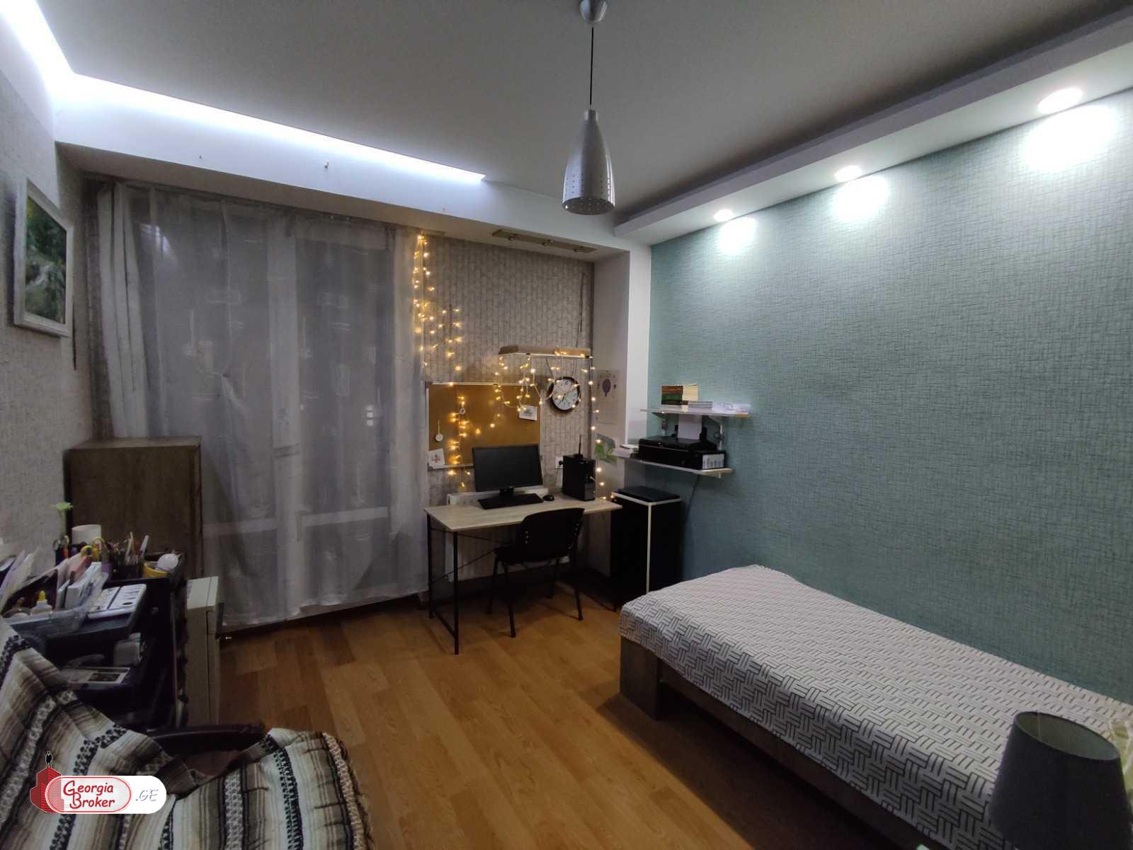 продается квартира с новым ремонтом 5-комнат