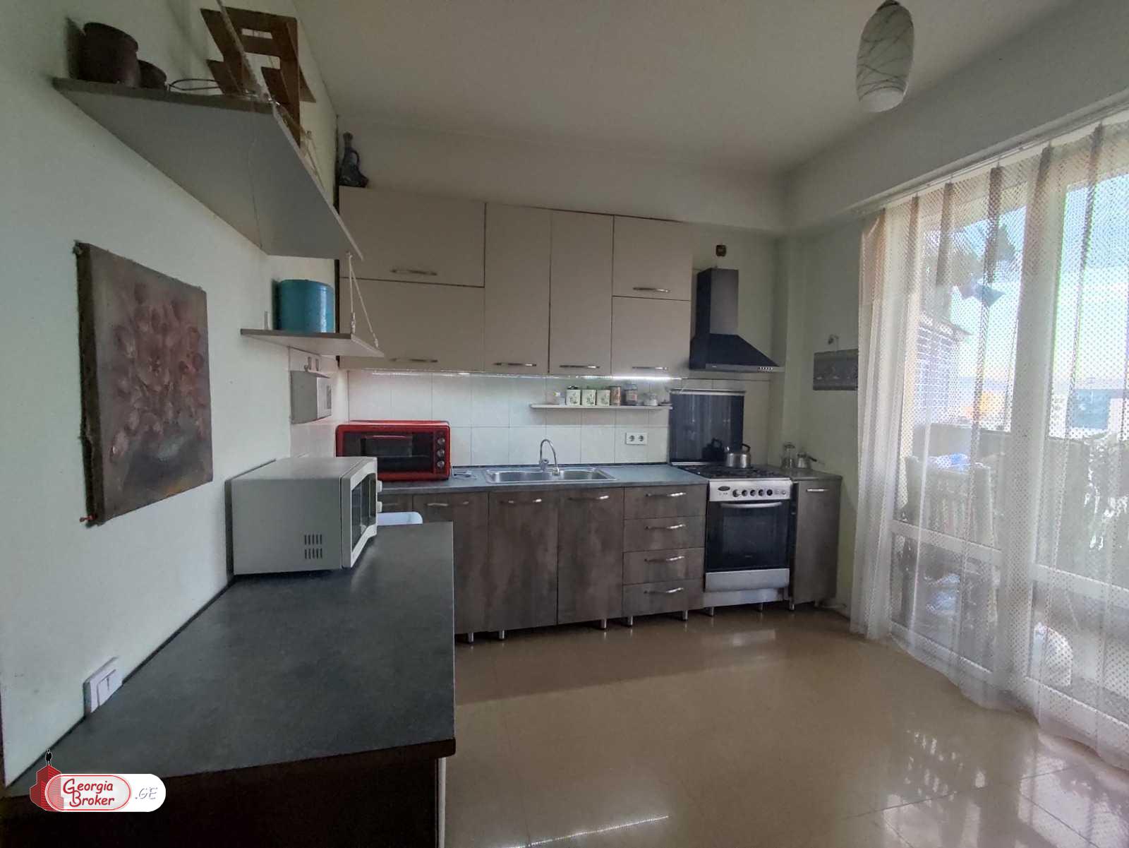 продается квартира с новым ремонтом 5-комнат