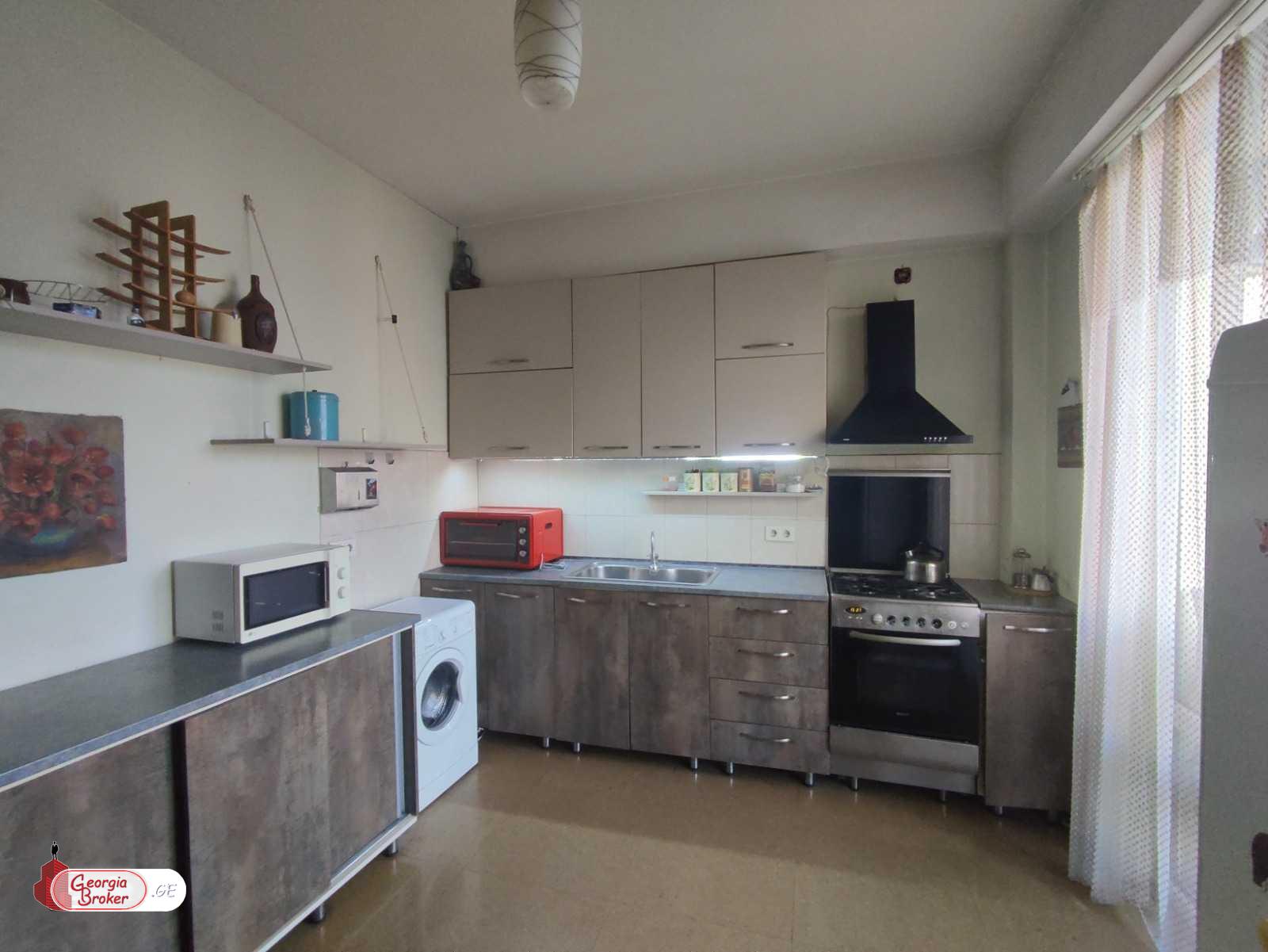 продается квартира с новым ремонтом 5-комнат