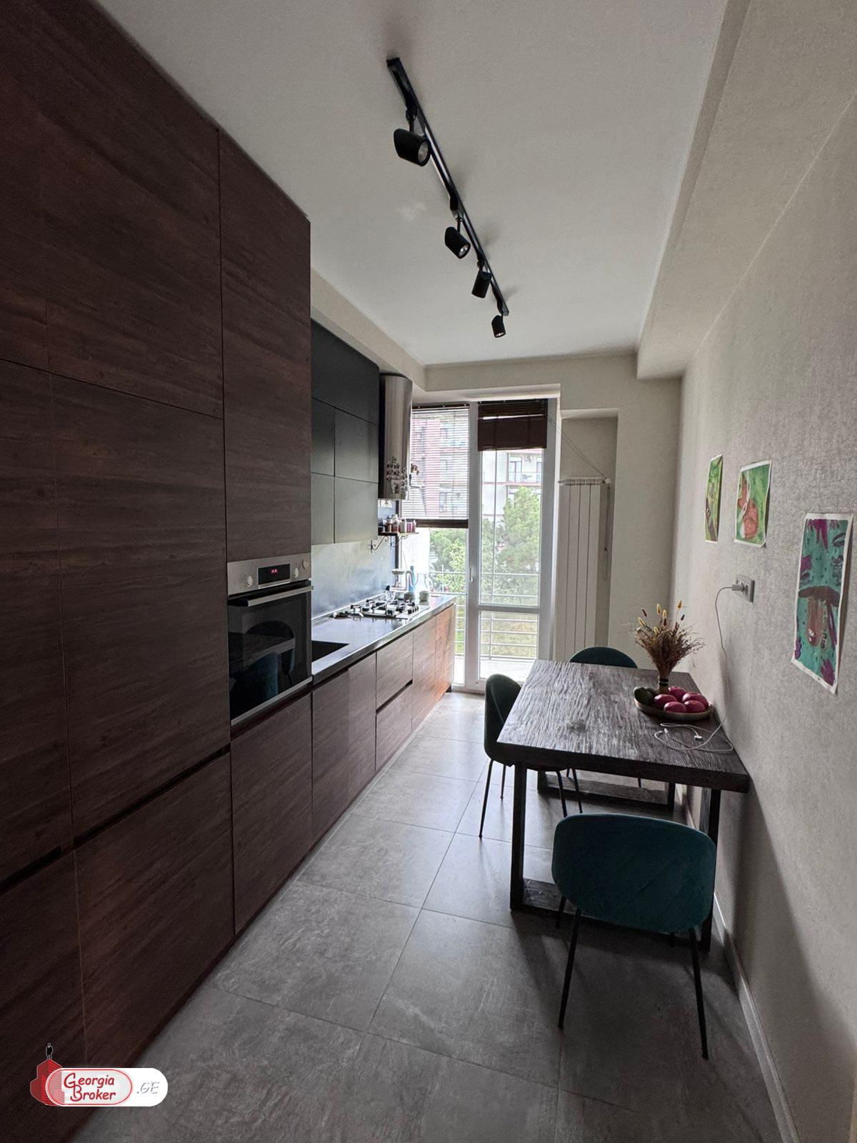 იყიდება ახალი გარემონტებული 3 ოთახიანი ბინა