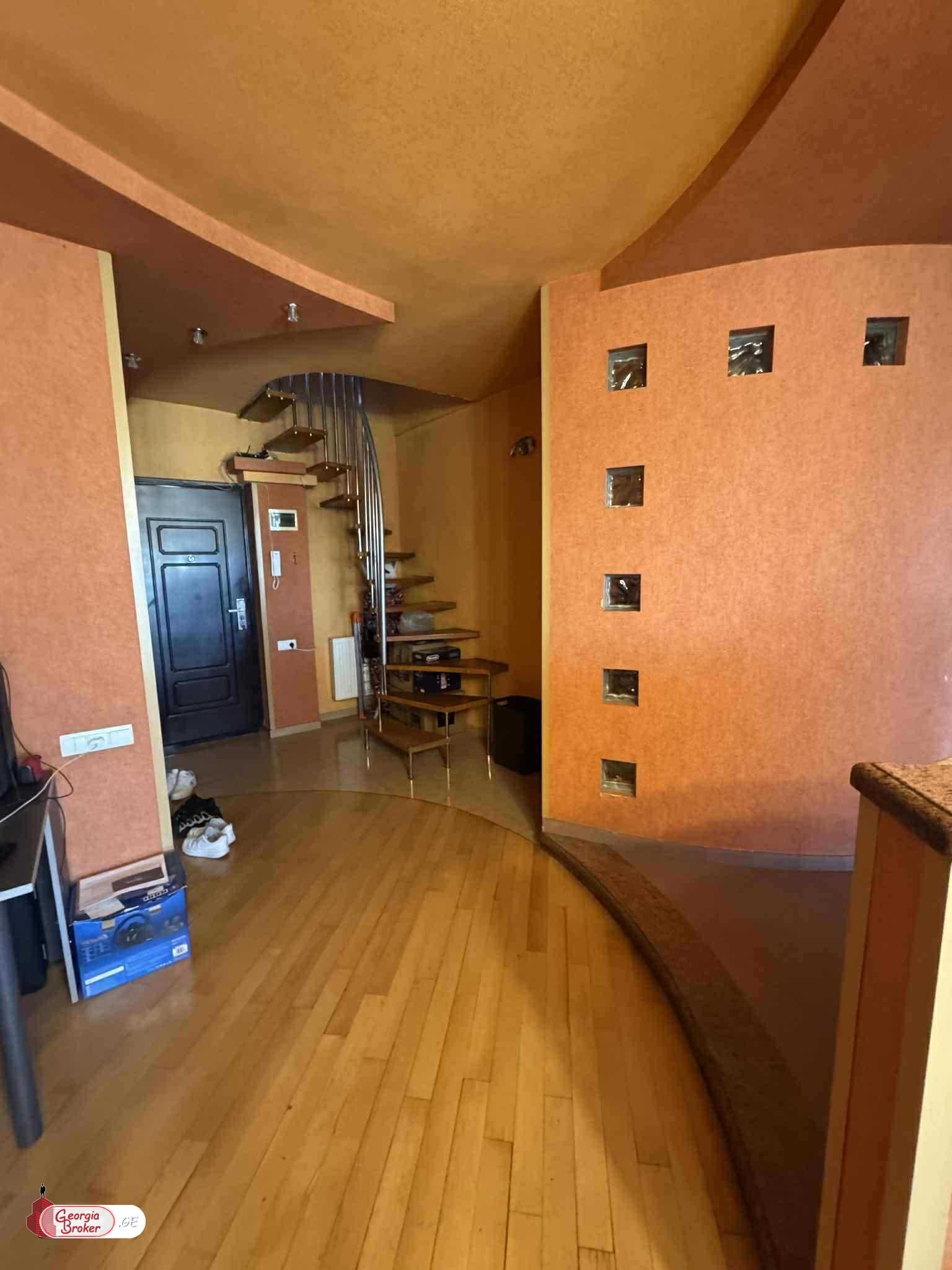 продается квартира с новым ремонтом 3-комнаты