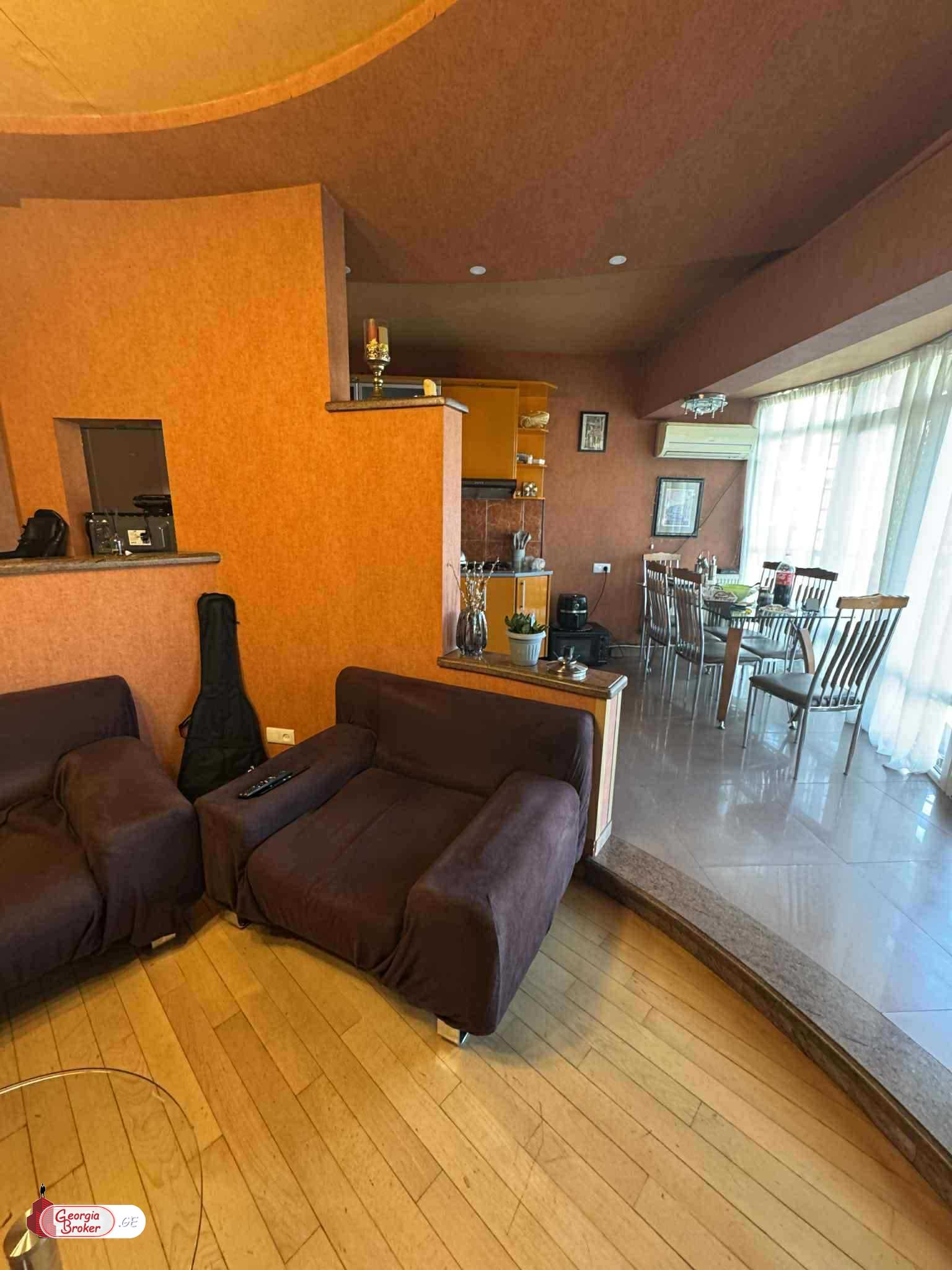 продается квартира с новым ремонтом 3-комнаты