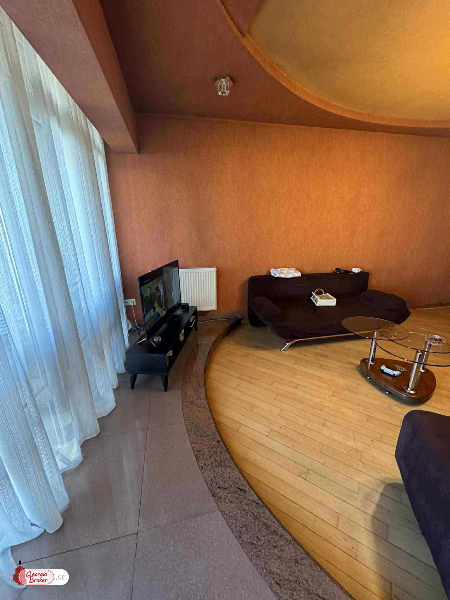 продается квартира с новым ремонтом 3-комнаты