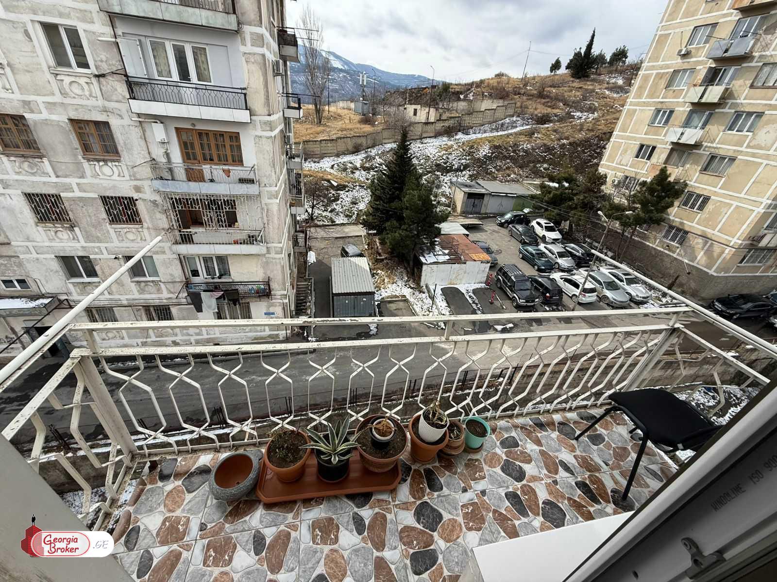 продается квартира с новым ремонтом 4-комнаты