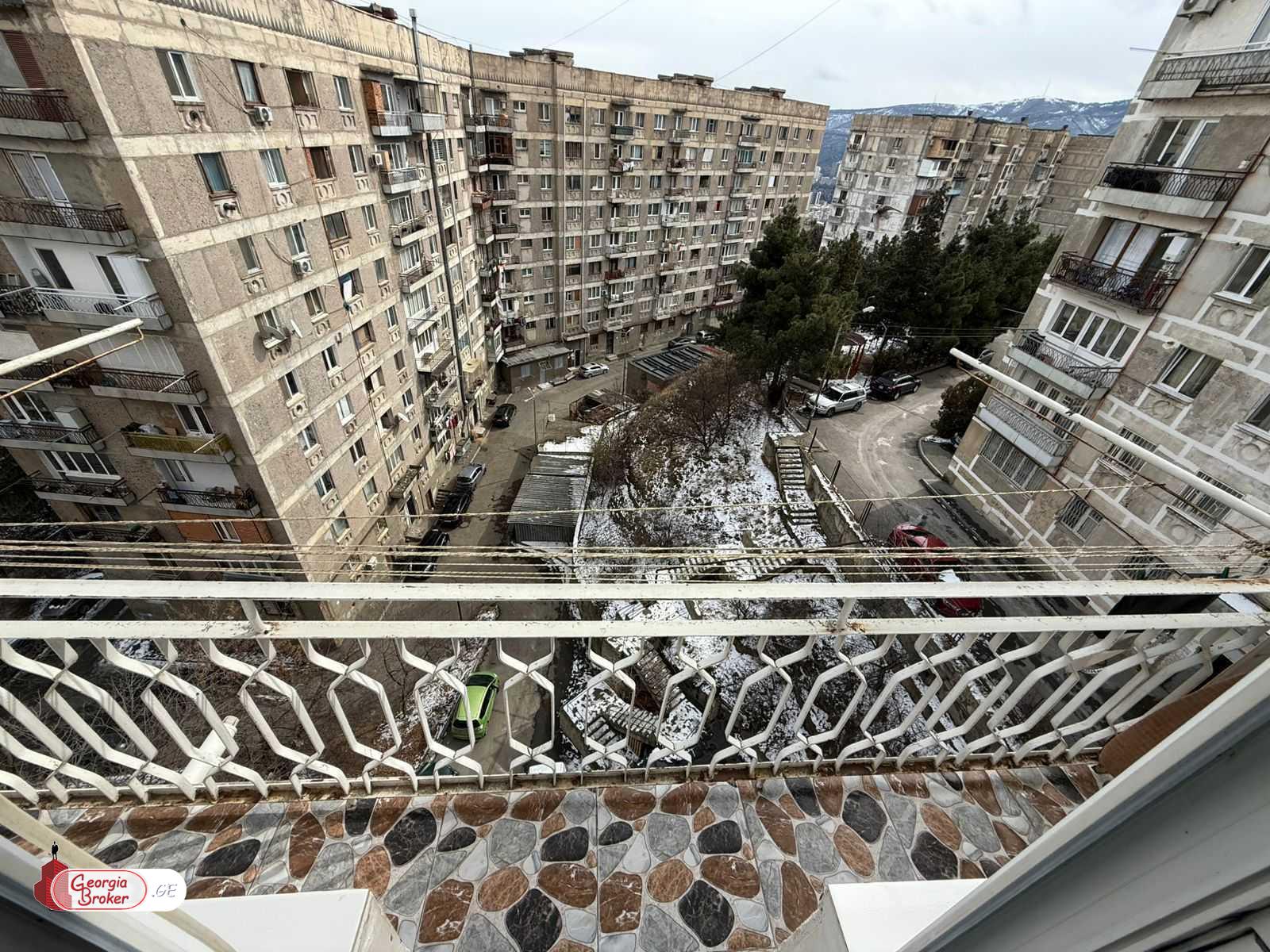 продается квартира с новым ремонтом 4-комнаты