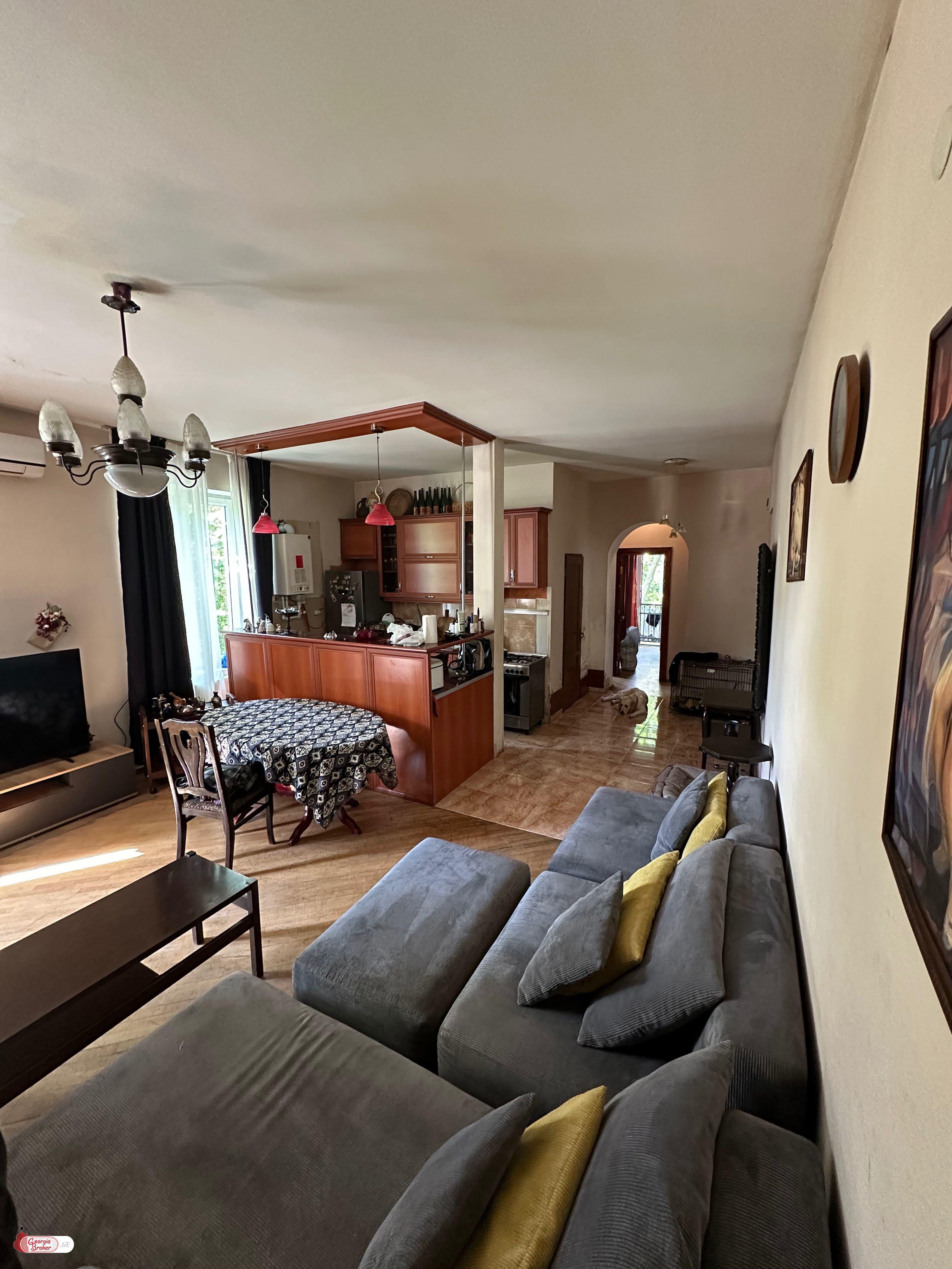 იყიდება ახალი გარემონტებული 4 ოთახიანი ბინა