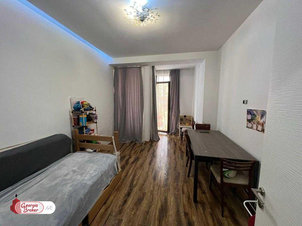 იყიდება ახალი გარემონტებული 4 ოთახიანი ბინა