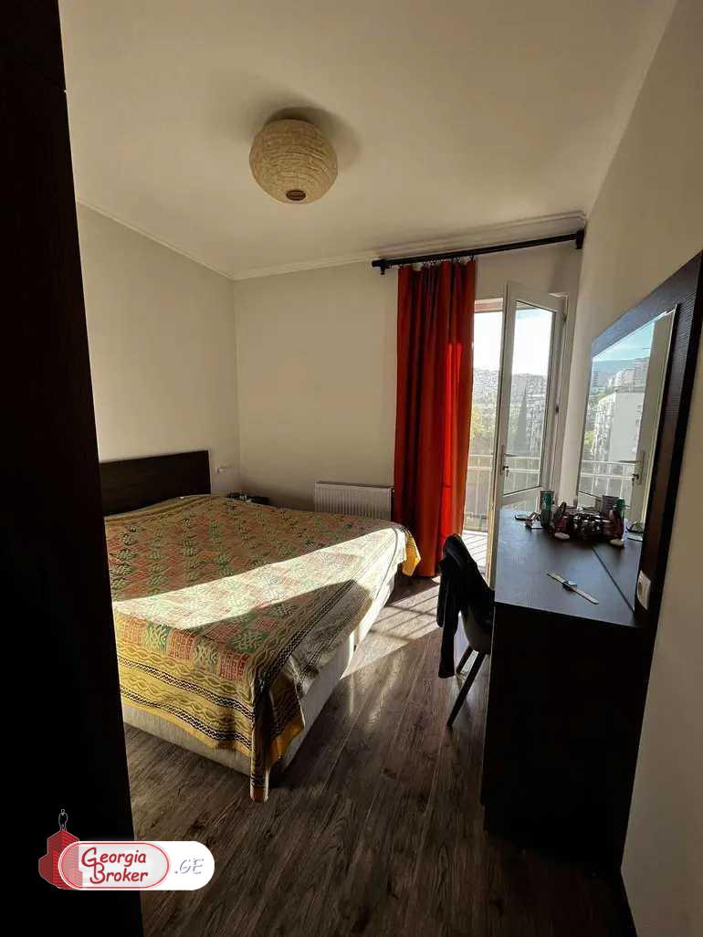 продается квартира с новым ремонтом 3-комнаты