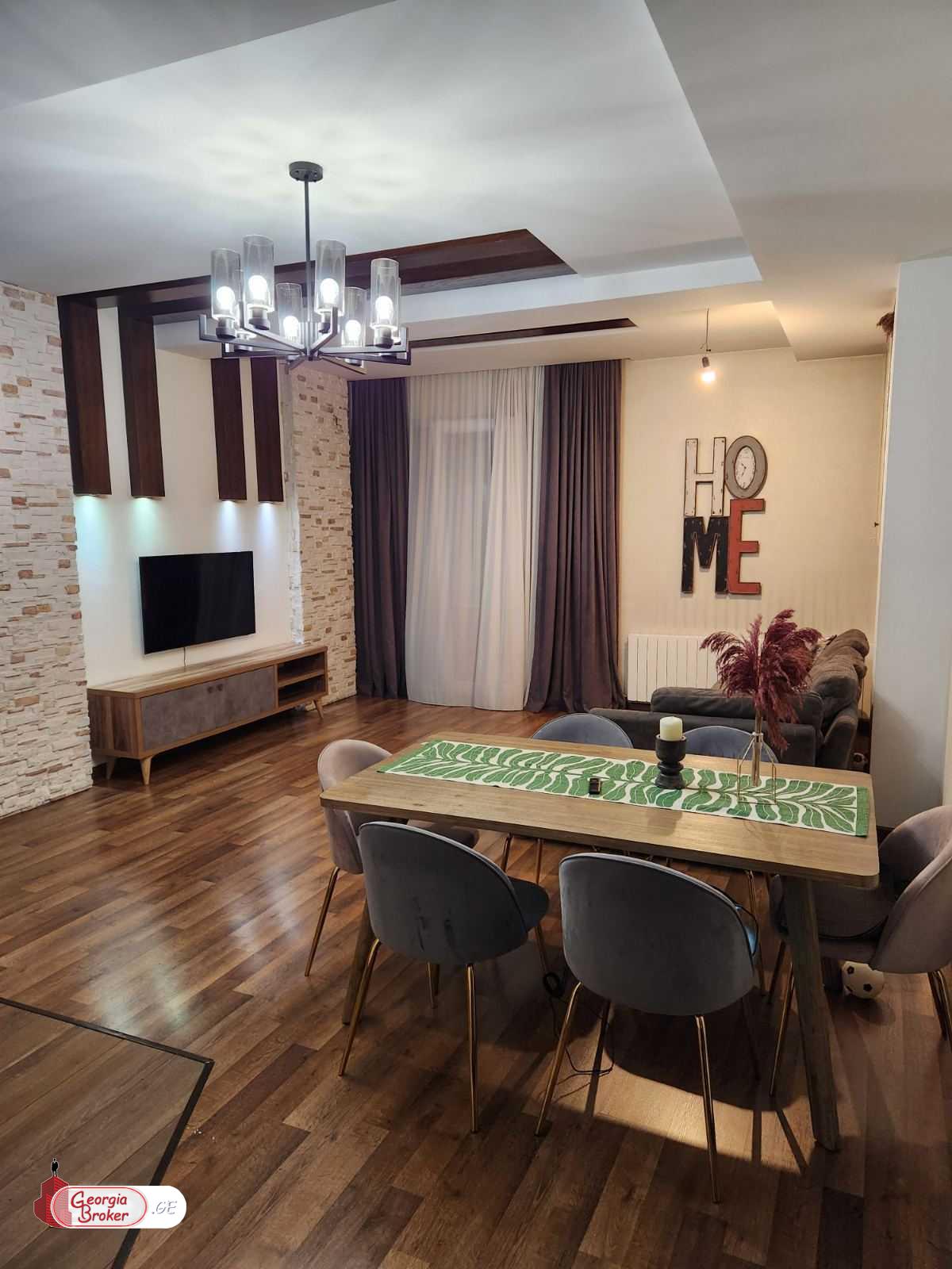 продается квартира с новым ремонтом 4-комнаты