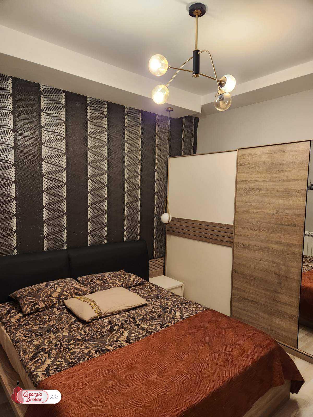 продается квартира с новым ремонтом 4-комнаты