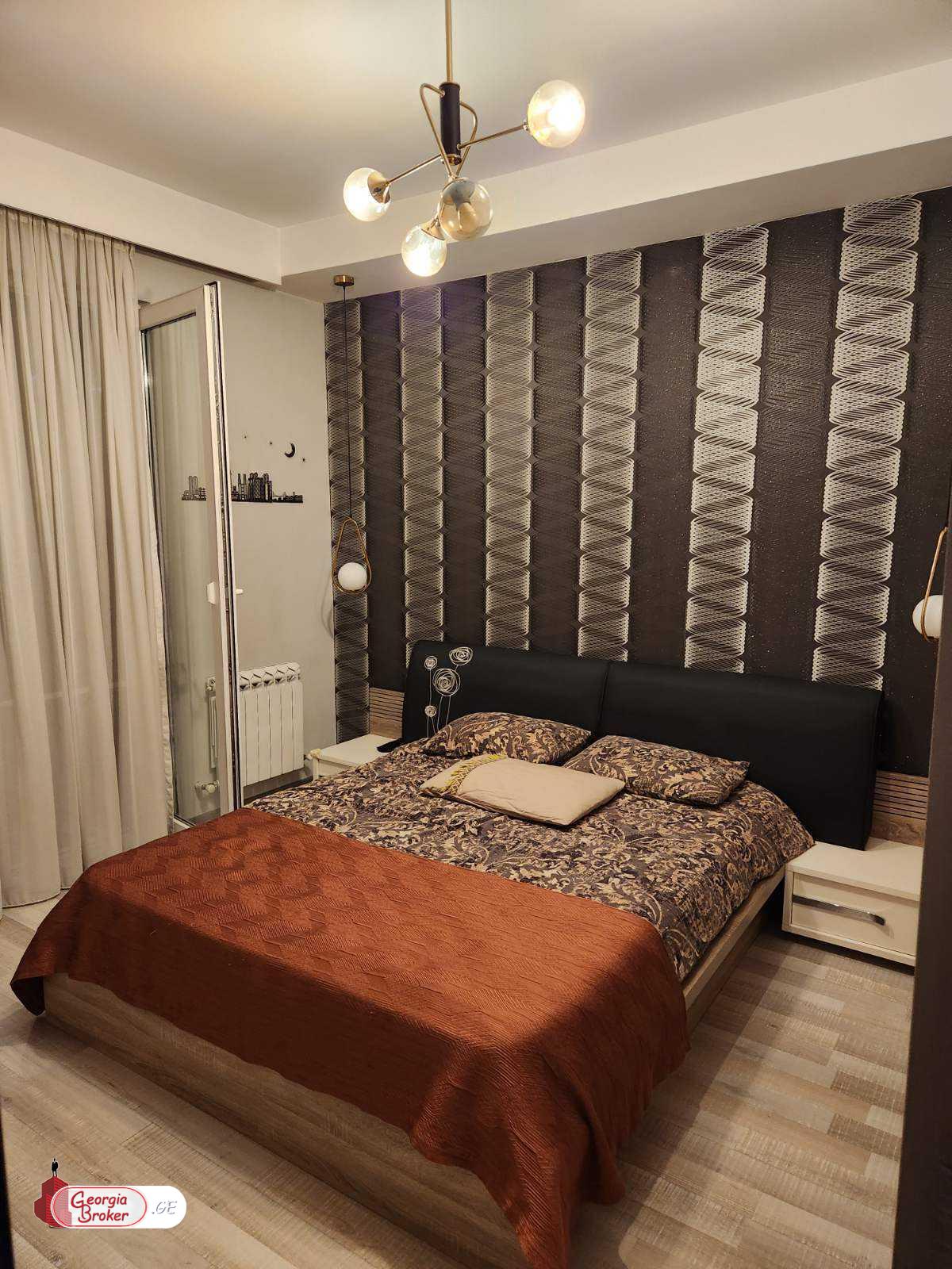 продается квартира с новым ремонтом 4-комнаты