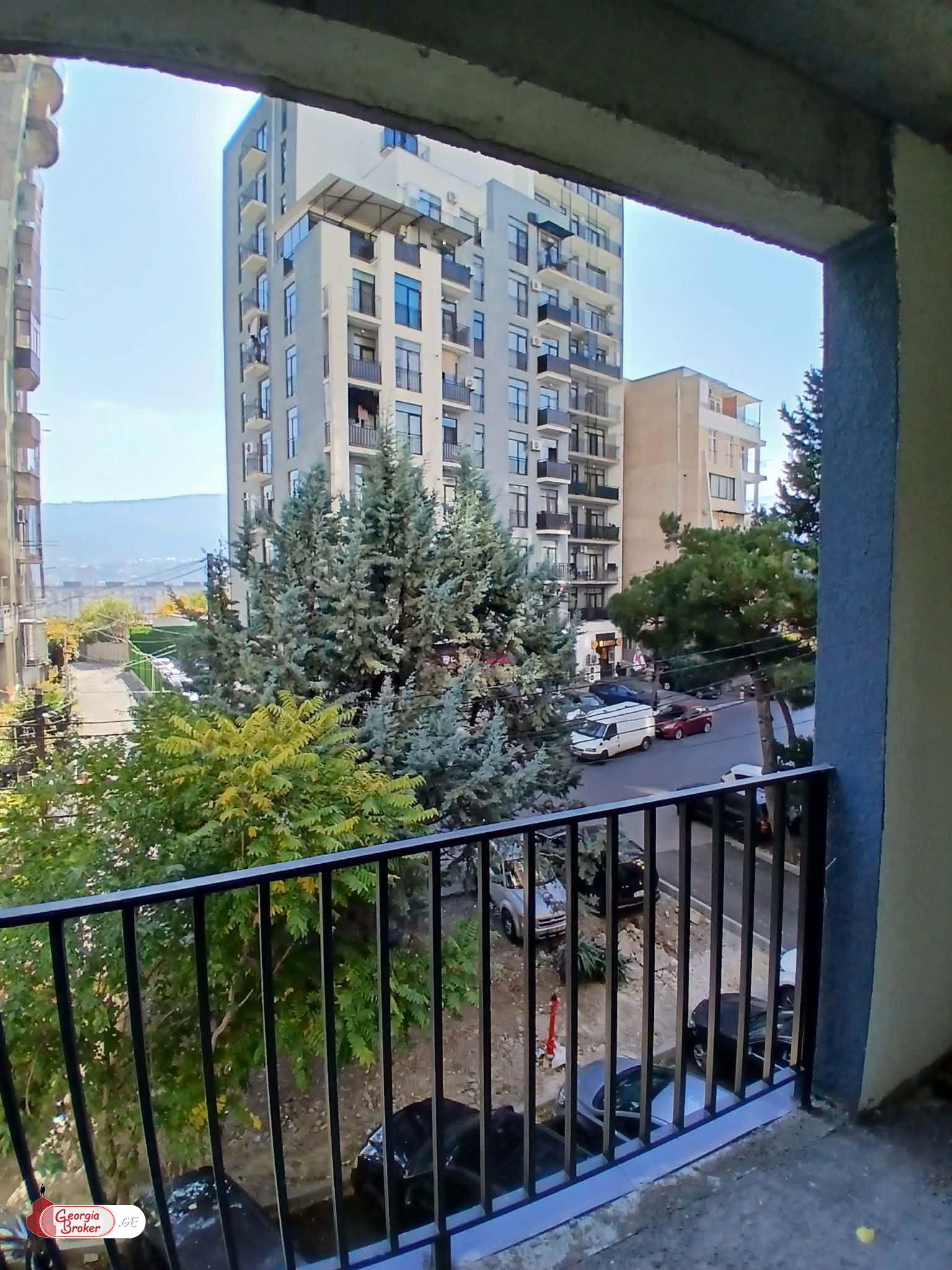 nearly repaired 3-room apartment for sale