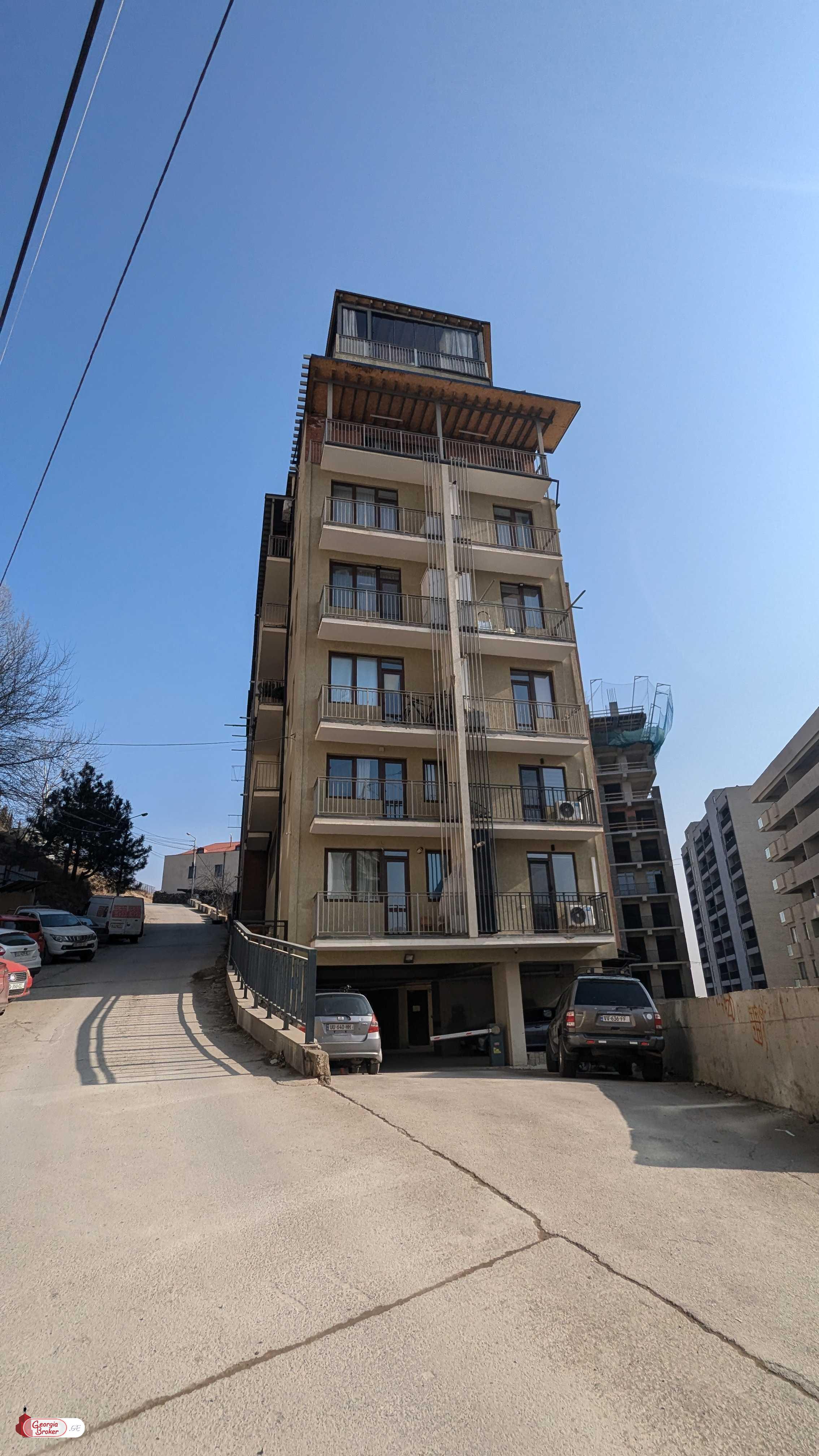 продается квартира с новым ремонтом 3-комнаты