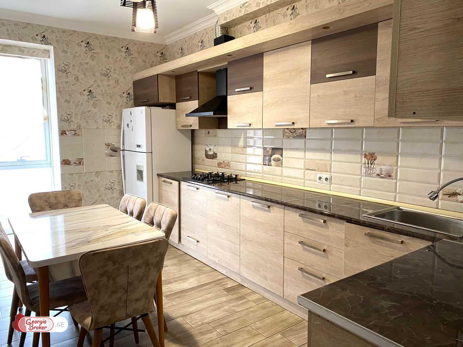 იყიდება ახალი გარემონტებული 4 ოთახიანი ბინა