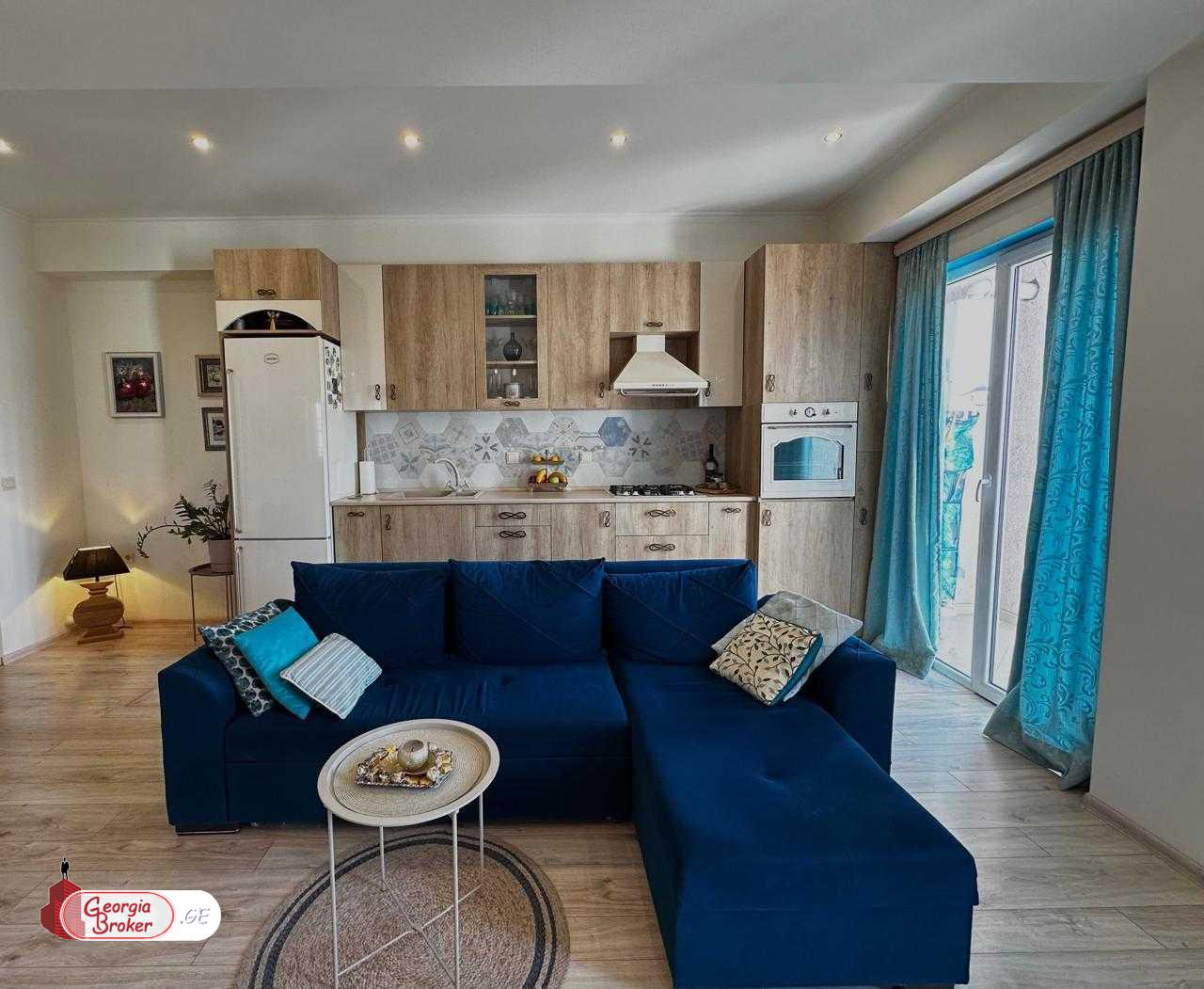 продается квартира с новым ремонтом 3-комнаты