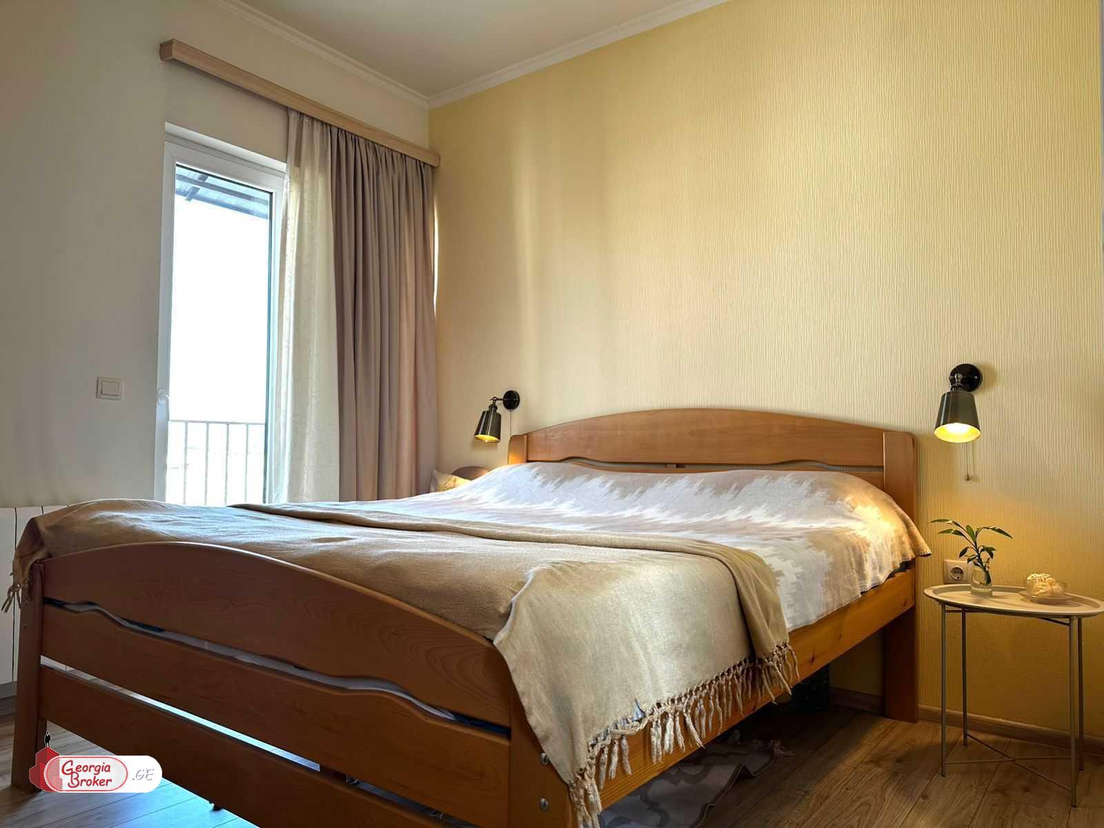 продается квартира с новым ремонтом 3-комнаты