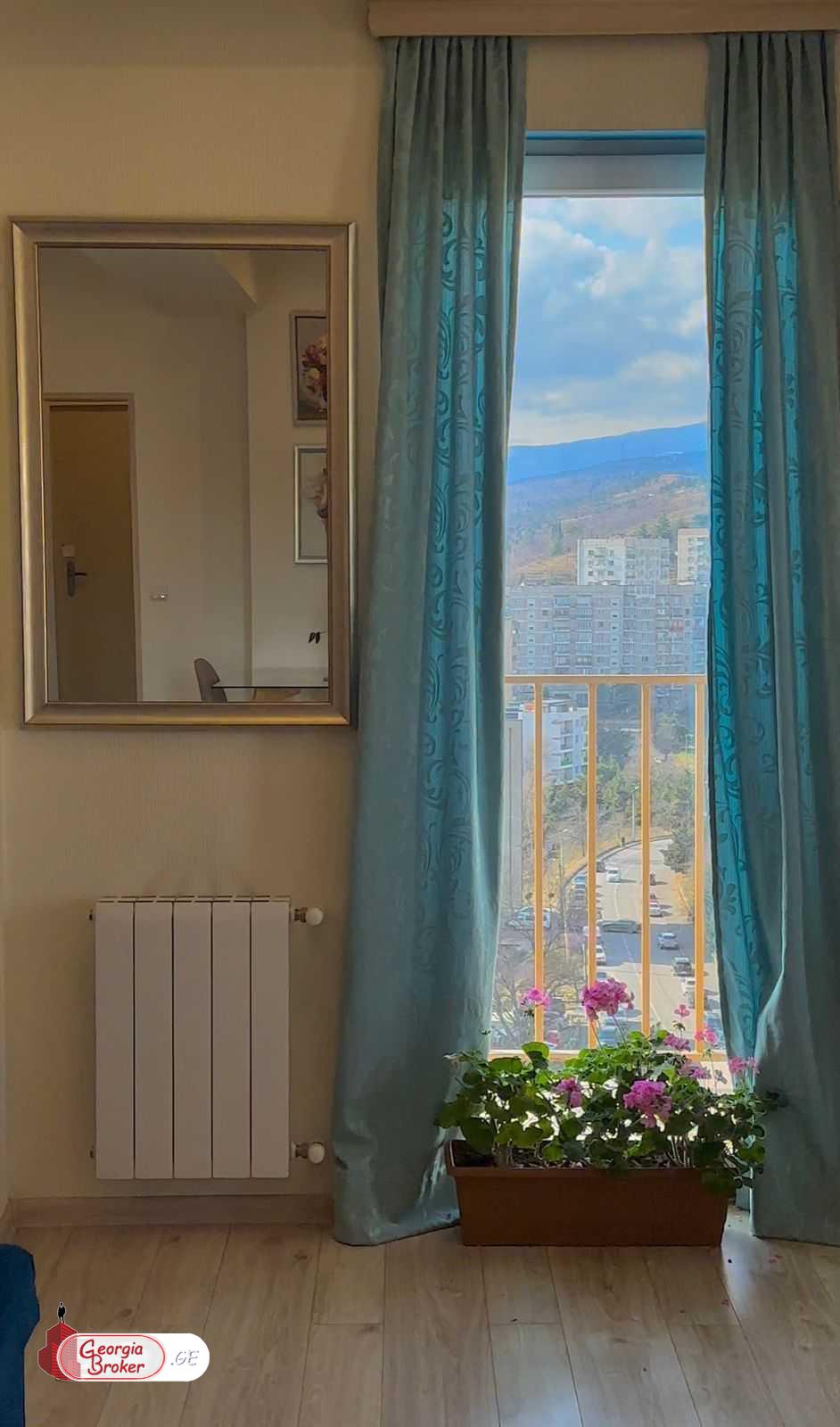 продается квартира с новым ремонтом 3-комнаты