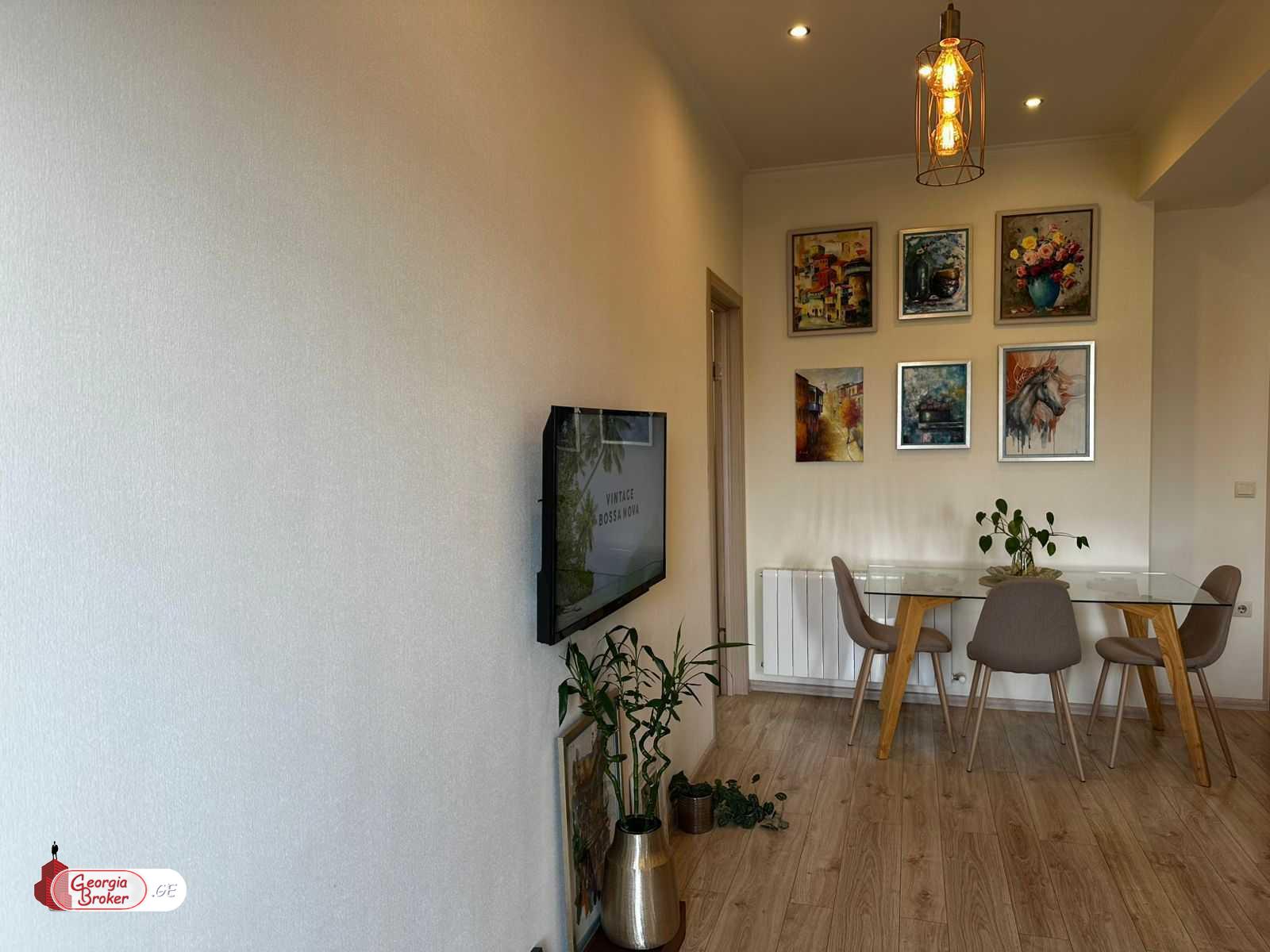 продается квартира с новым ремонтом 3-комнаты