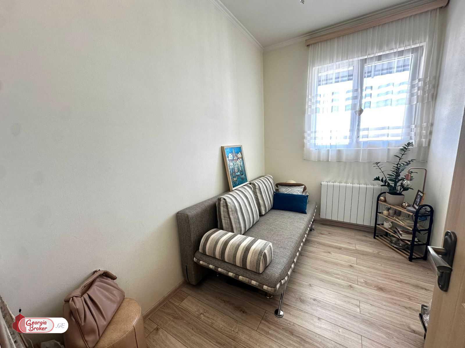 продается квартира с новым ремонтом 3-комнаты