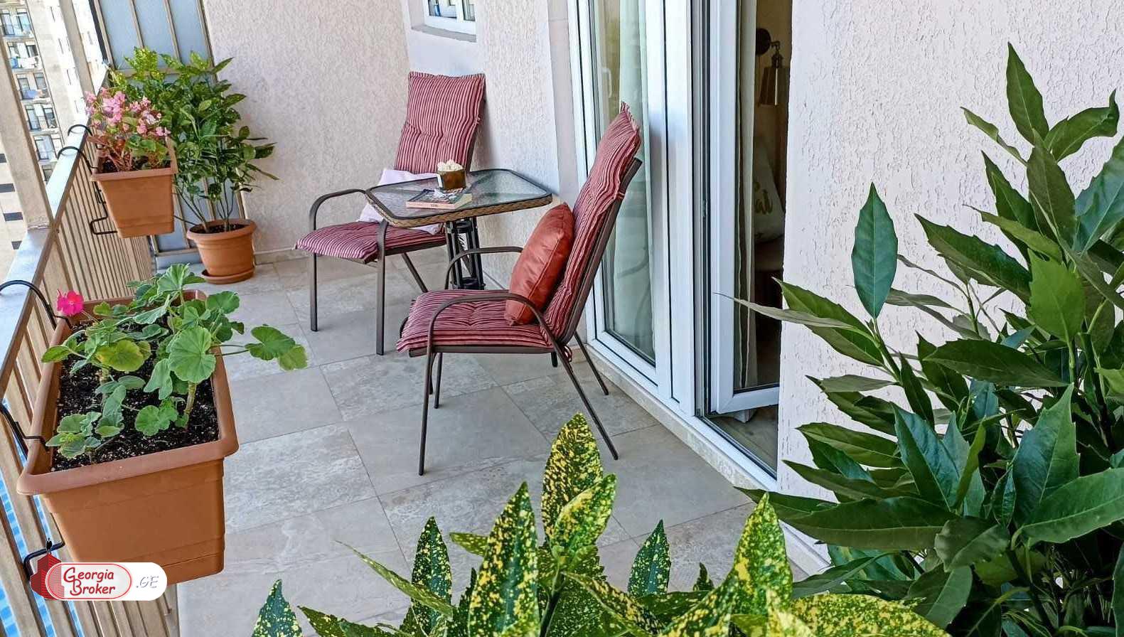 продается квартира с новым ремонтом 3-комнаты