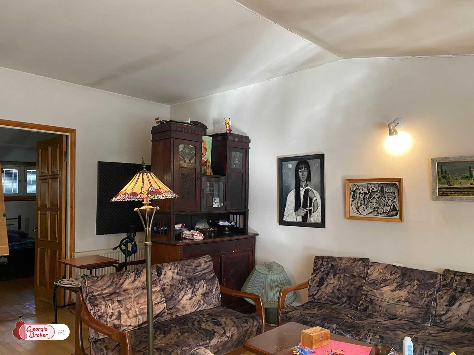 იყიდება ძველი გარემონტებული 7 ოთახიანი ბინა